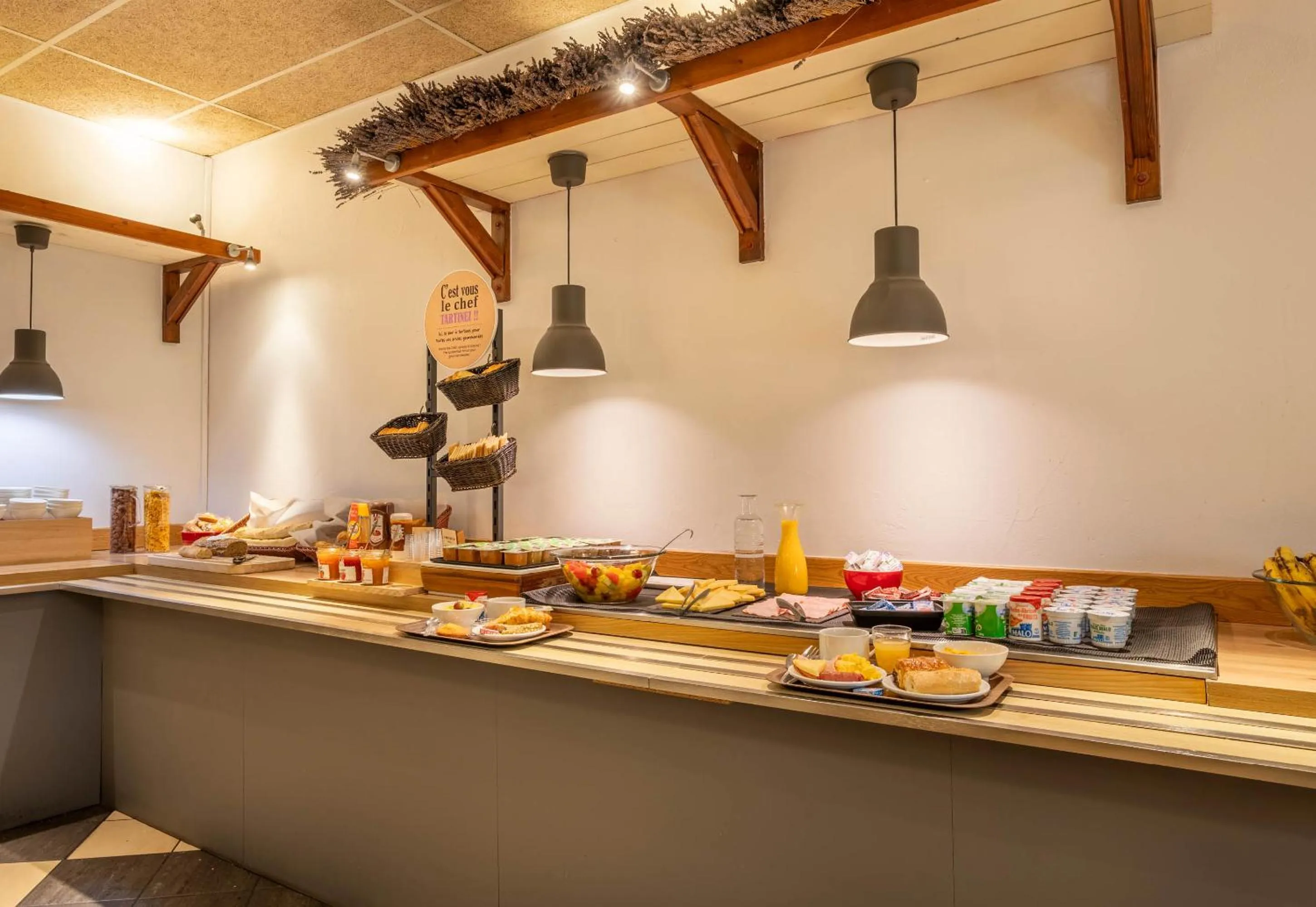 Buffet breakfast in B&B HOTEL Marseille La Valentine Porte d'Aubagne