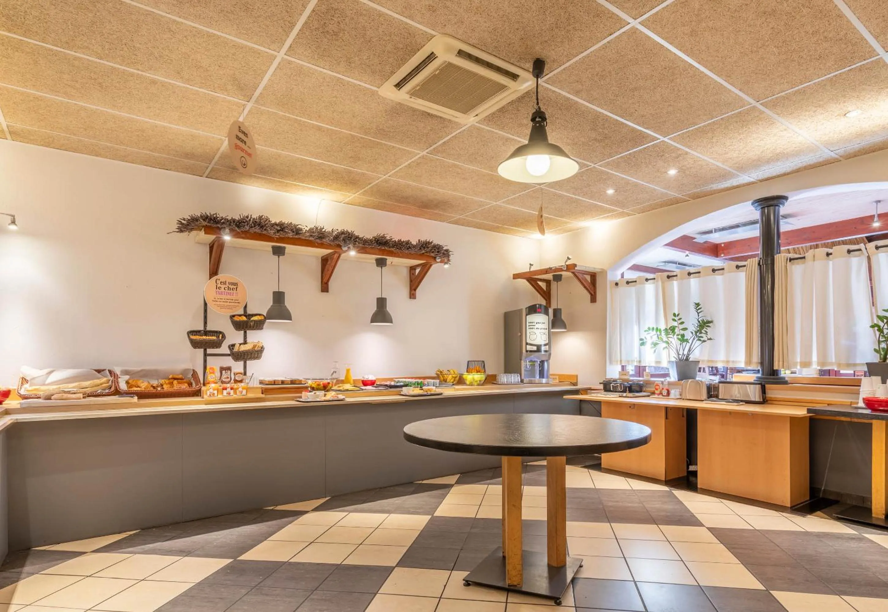 Breakfast in B&B HOTEL Marseille La Valentine Porte d'Aubagne