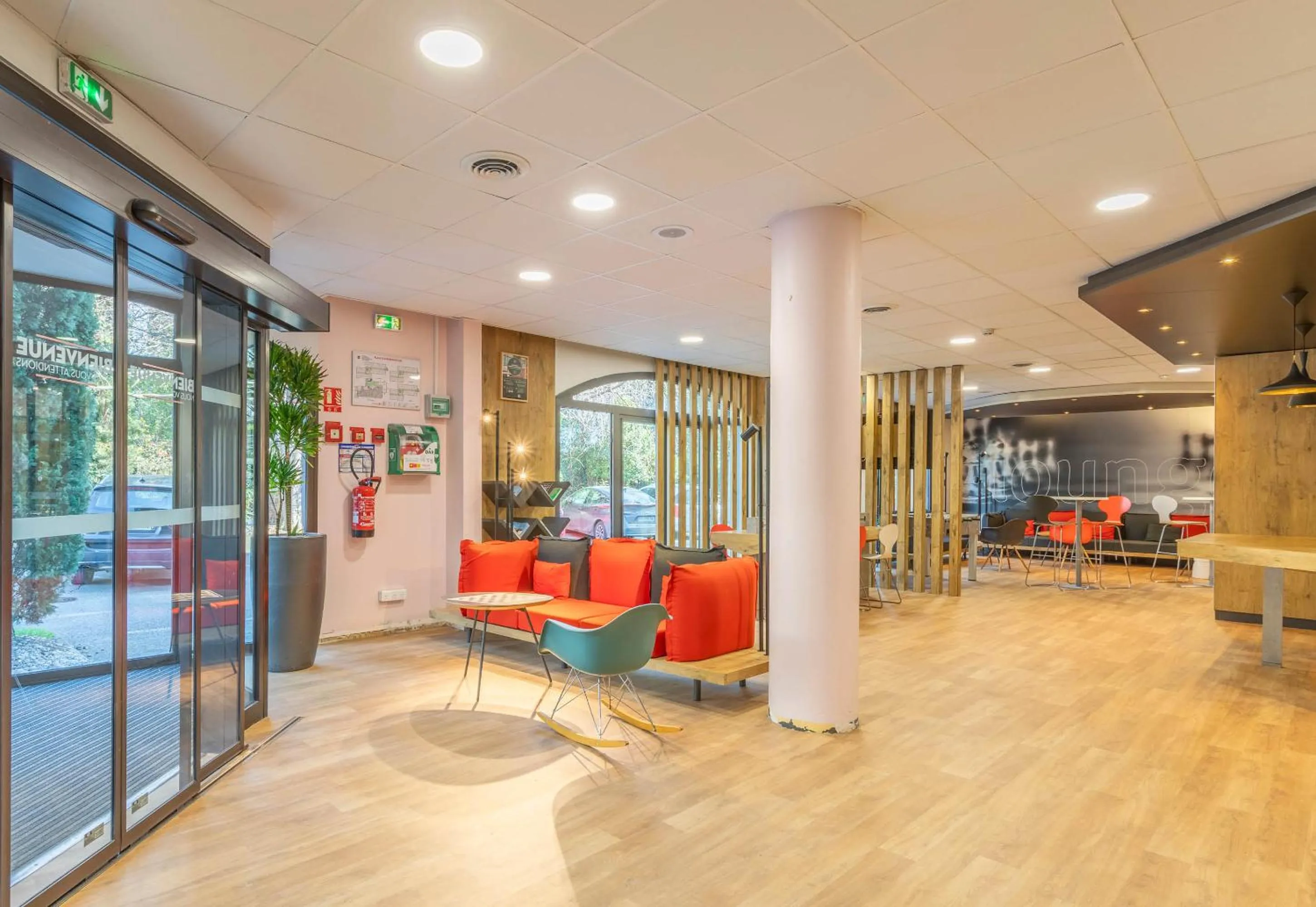 Lobby or reception in B&B HOTEL Marseille La Valentine Porte d'Aubagne