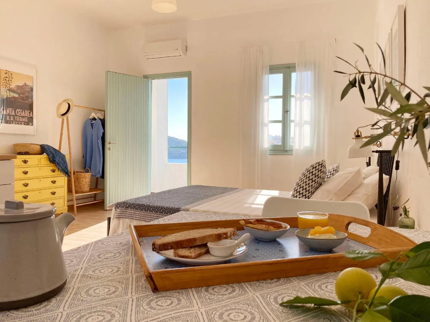 Photo of the whole room, Bed in Asterias