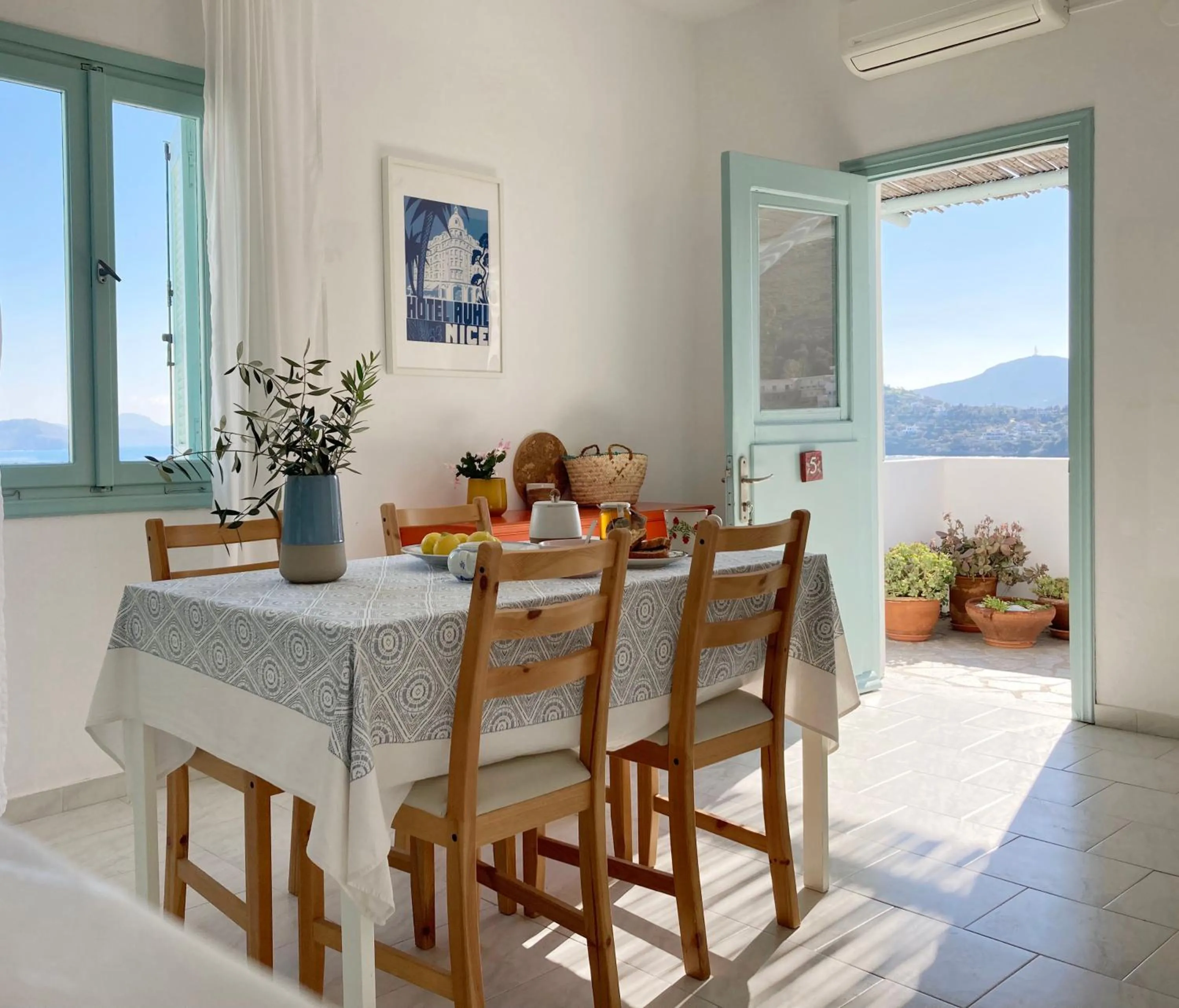Dining area in Asterias
