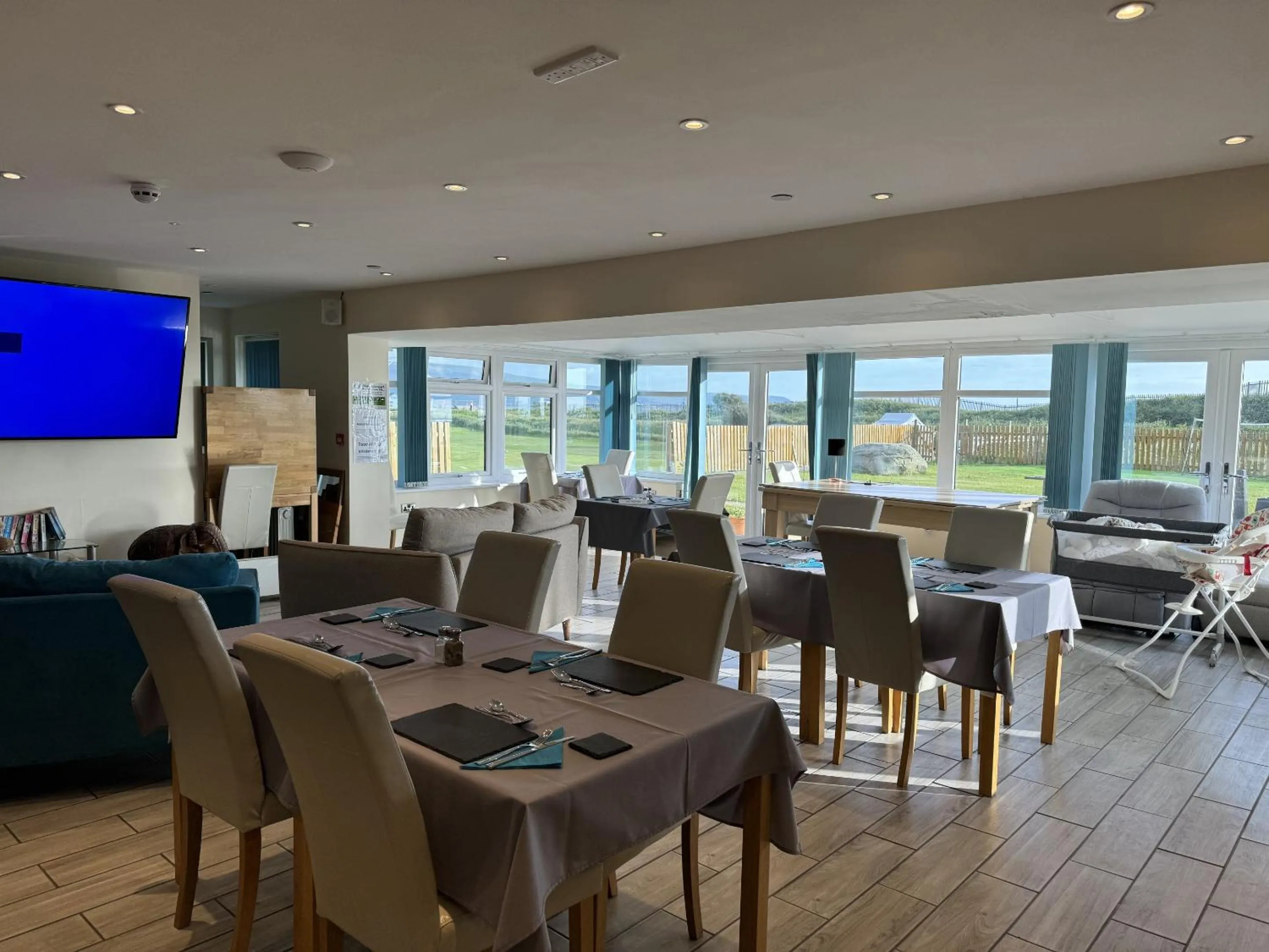 Dining area in Barmouth Beach Club