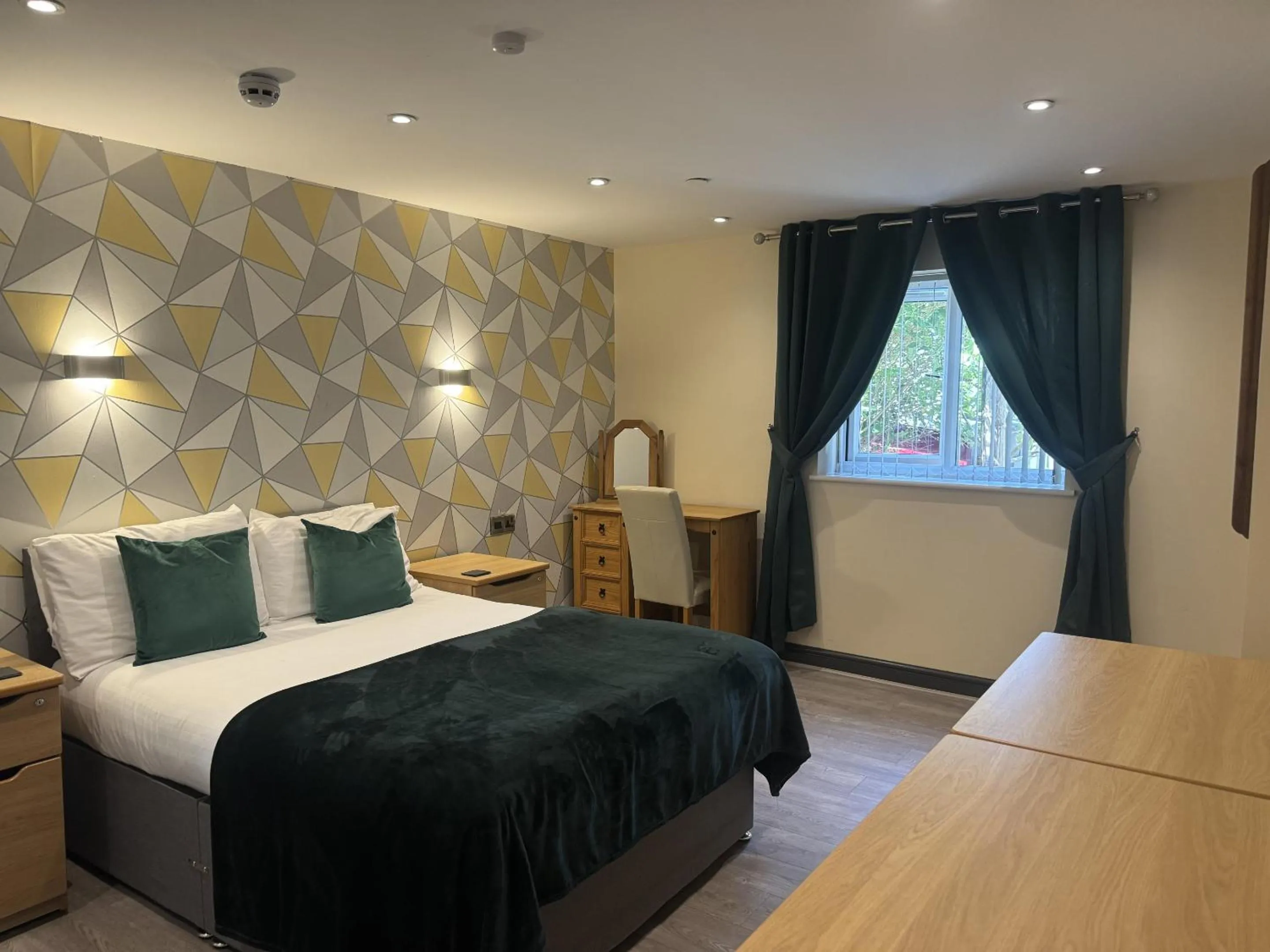 Bedroom, Bed in Barmouth Beach Club