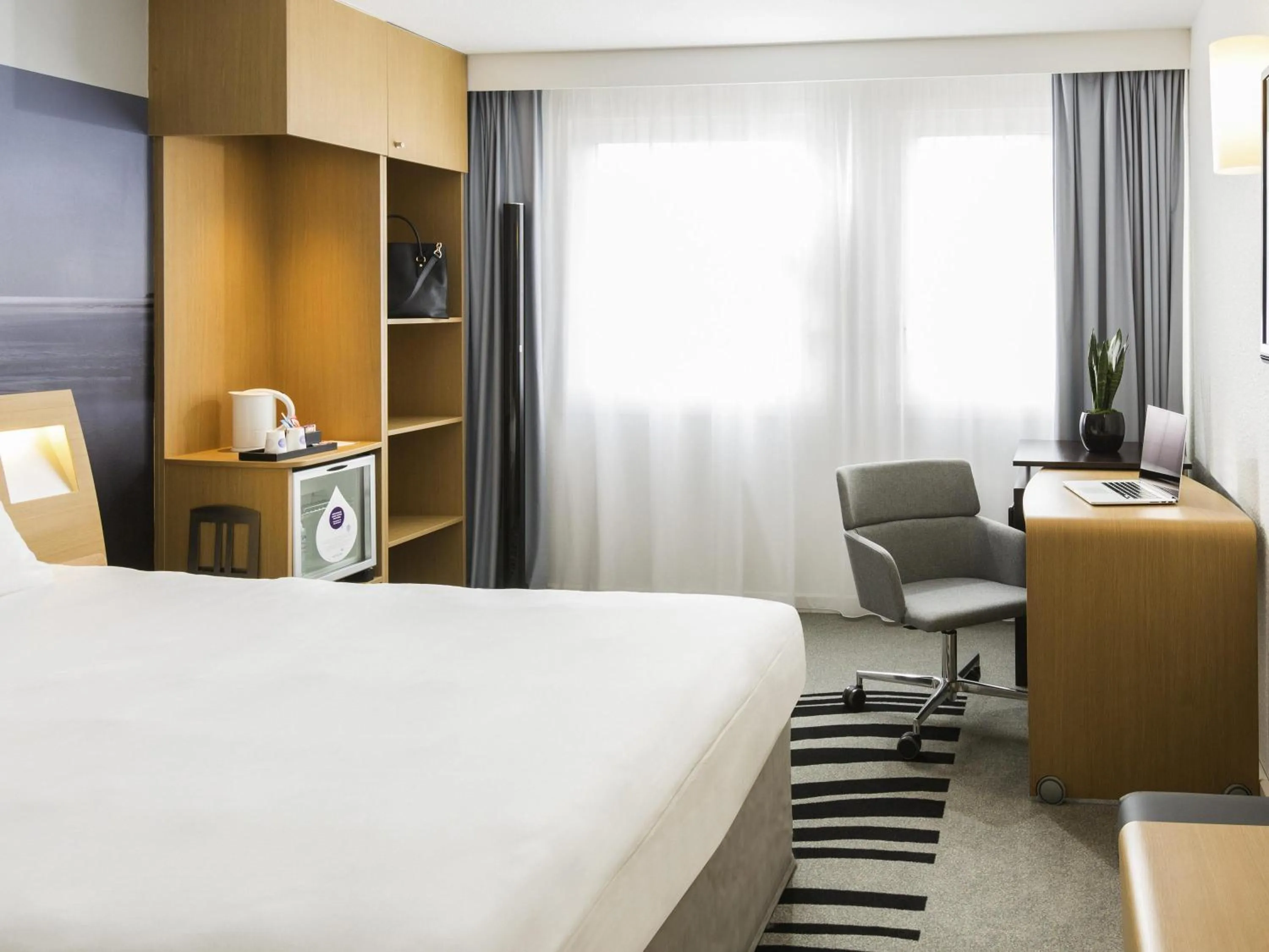 Bedroom, Bed in Novotel Strasbourg Centre Halles