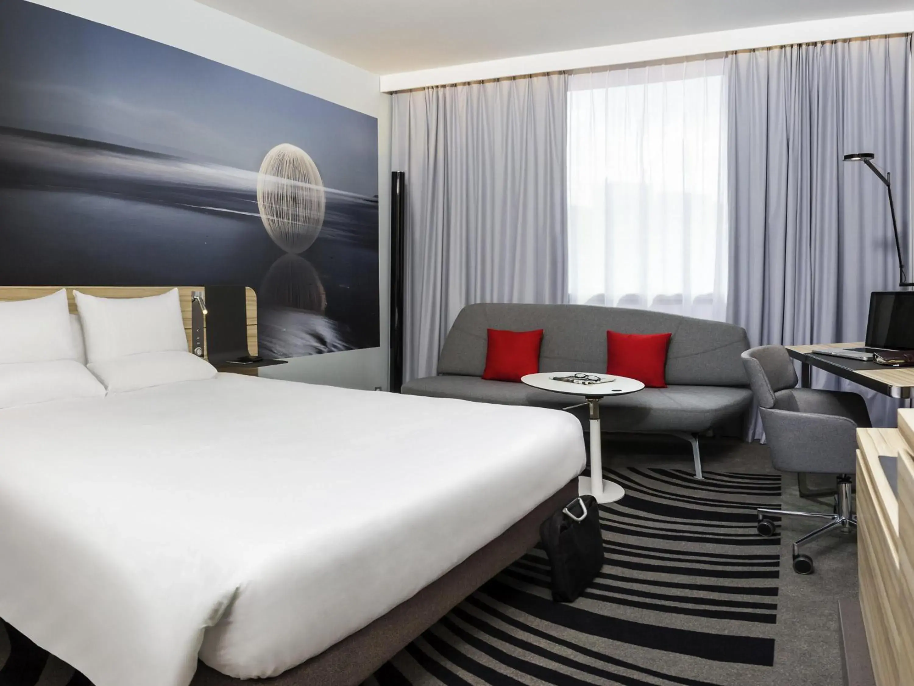 Executive Room with 1 Queen Bed and Sofa in Novotel Strasbourg Centre Halles Executive Room with 1 Queen Bed and Sofa in Novotel Strasbourg Centre Halles