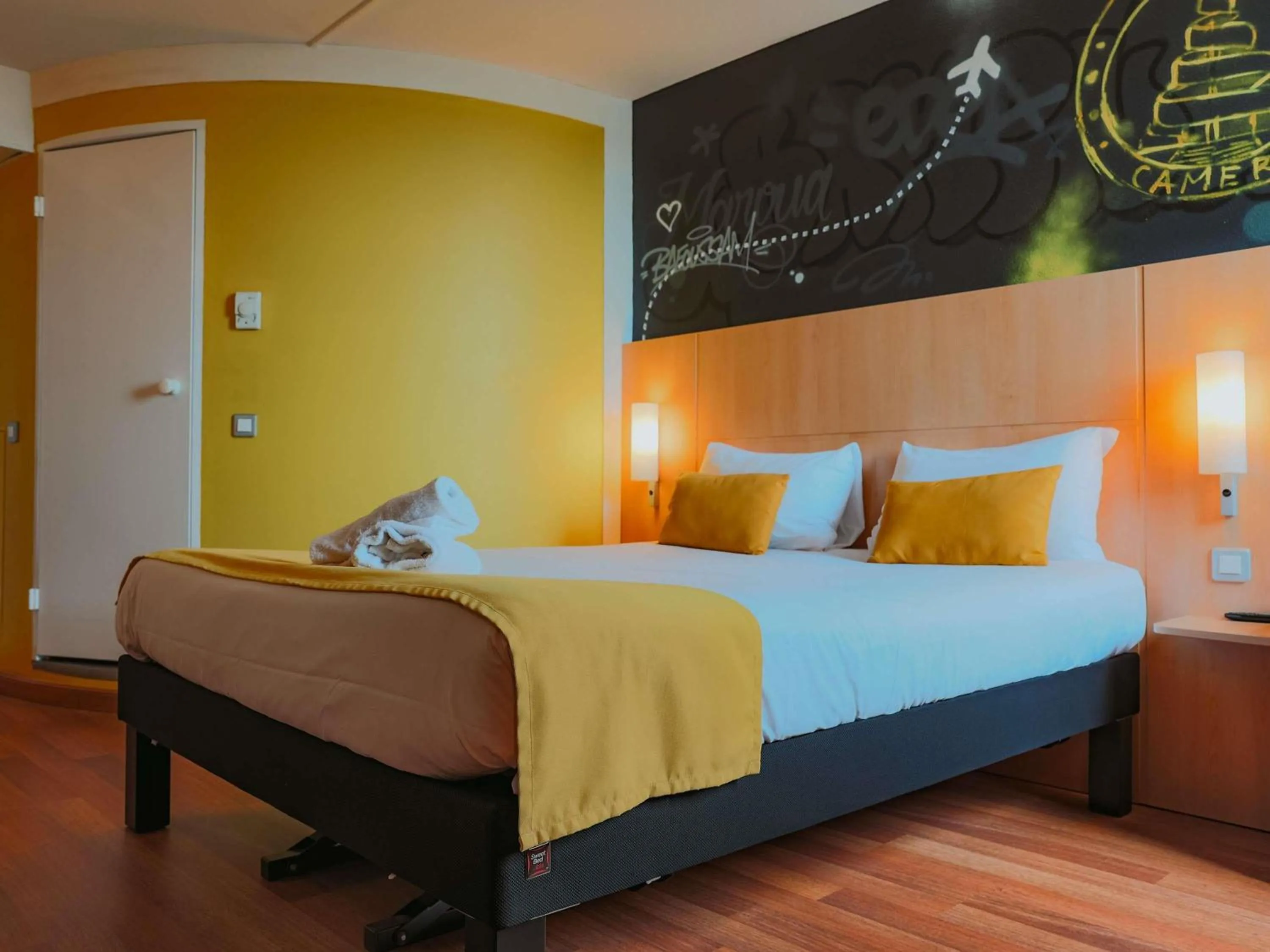 Bedroom, Bed in ibis Marseille Provence Aéroport