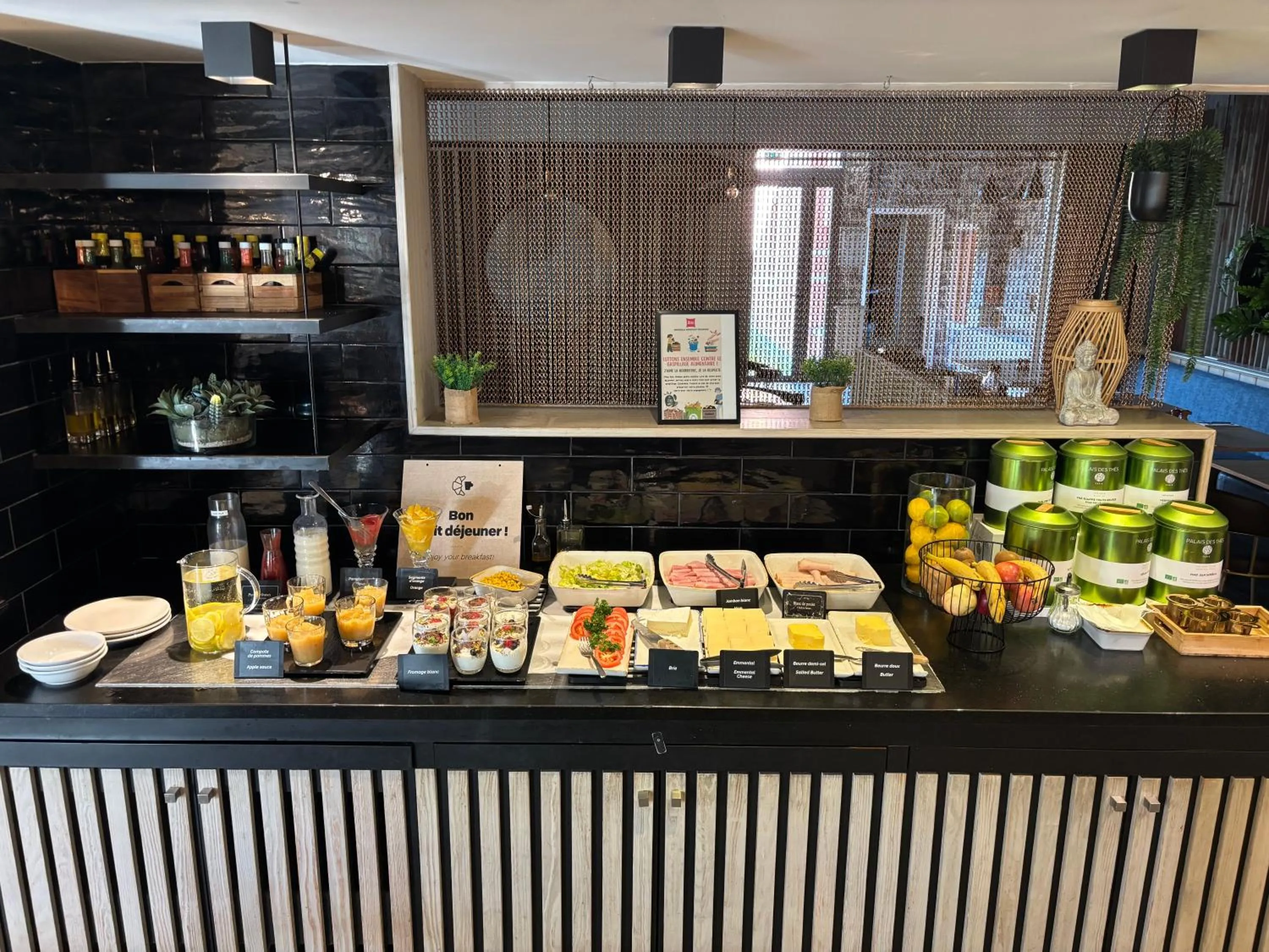 Food and drinks in ibis Marseille Provence Aéroport