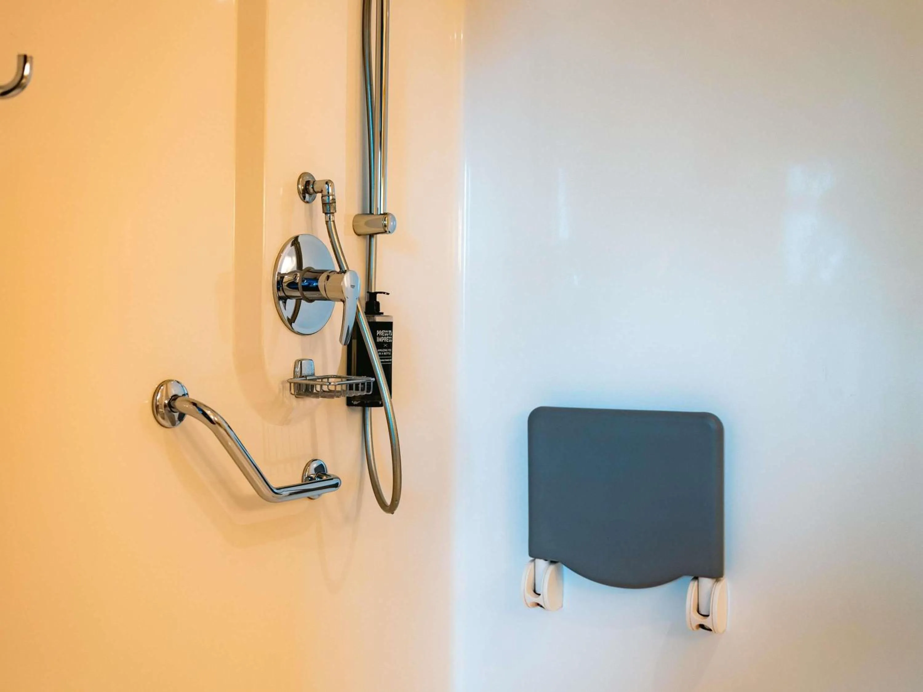 Bedroom in ibis Marseille Provence Aéroport