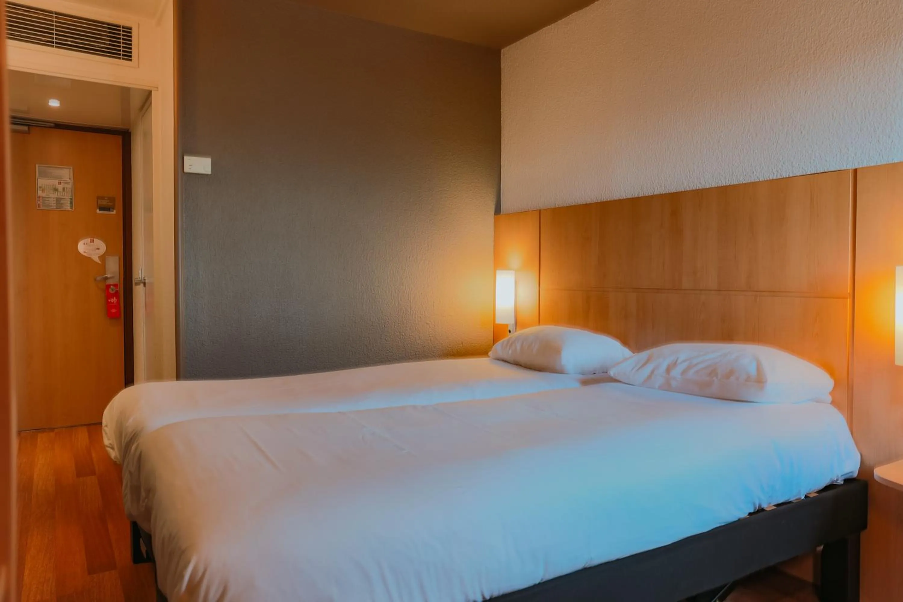 Bed in ibis Marseille Provence Aéroport