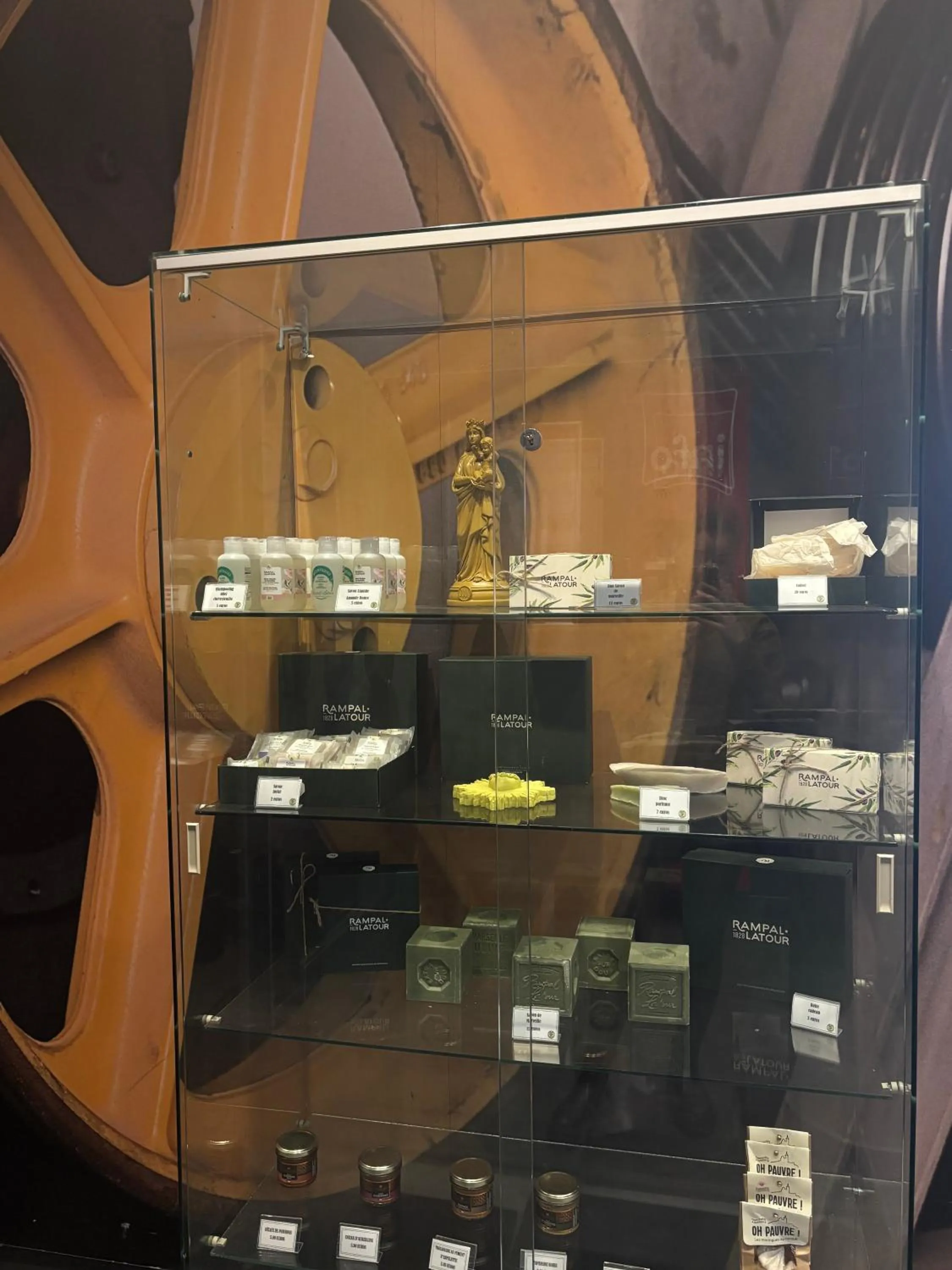 On-site shops in ibis Marseille Provence Aéroport