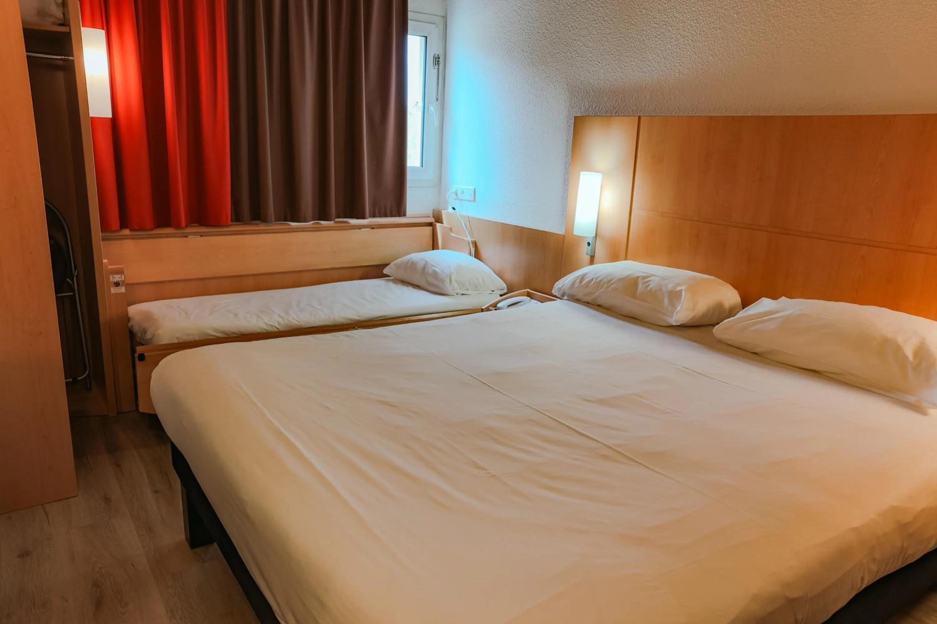 Bed in ibis Marseille Provence Aéroport