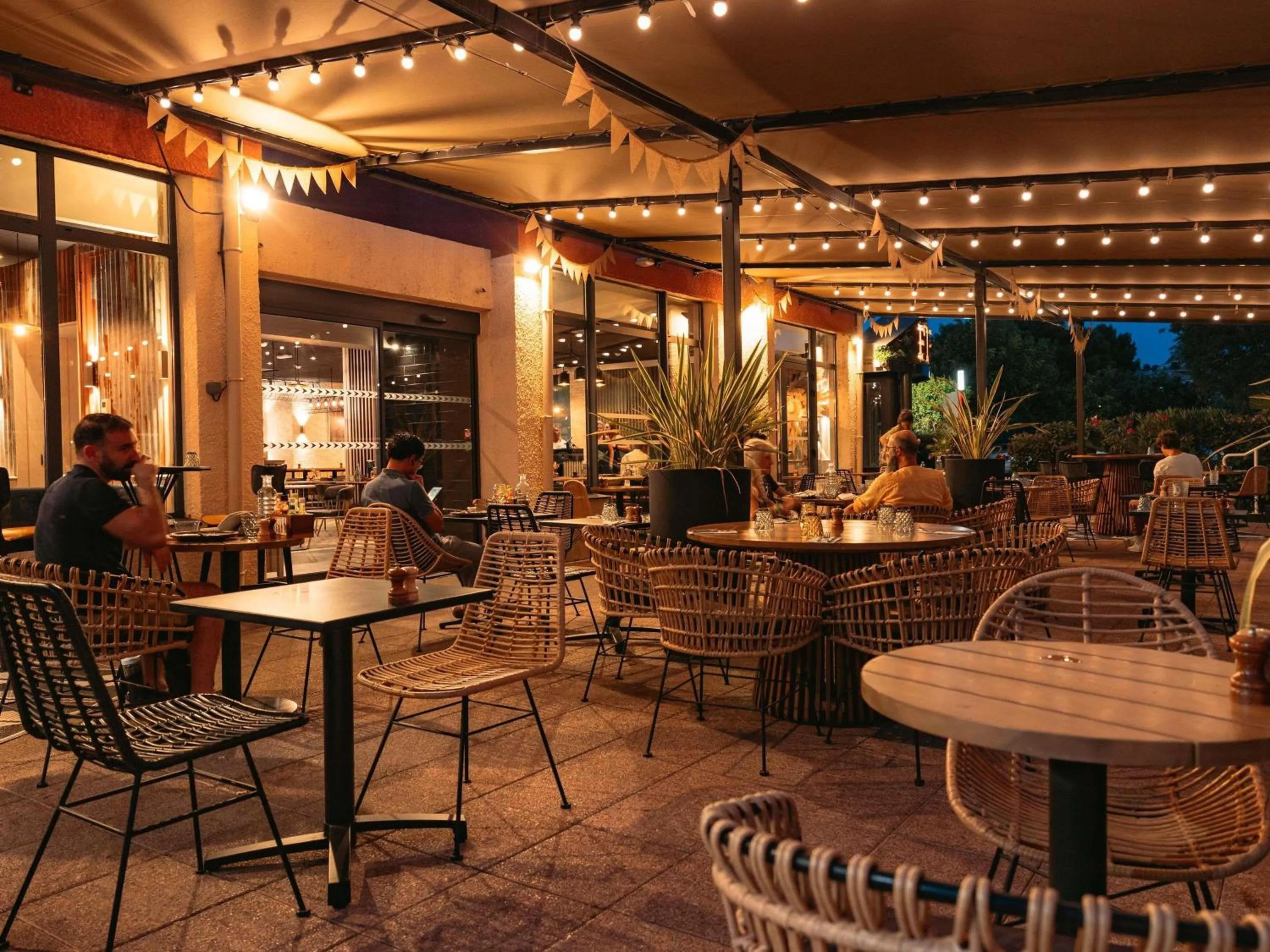 Restaurant/places to eat in ibis Marseille Provence Aéroport