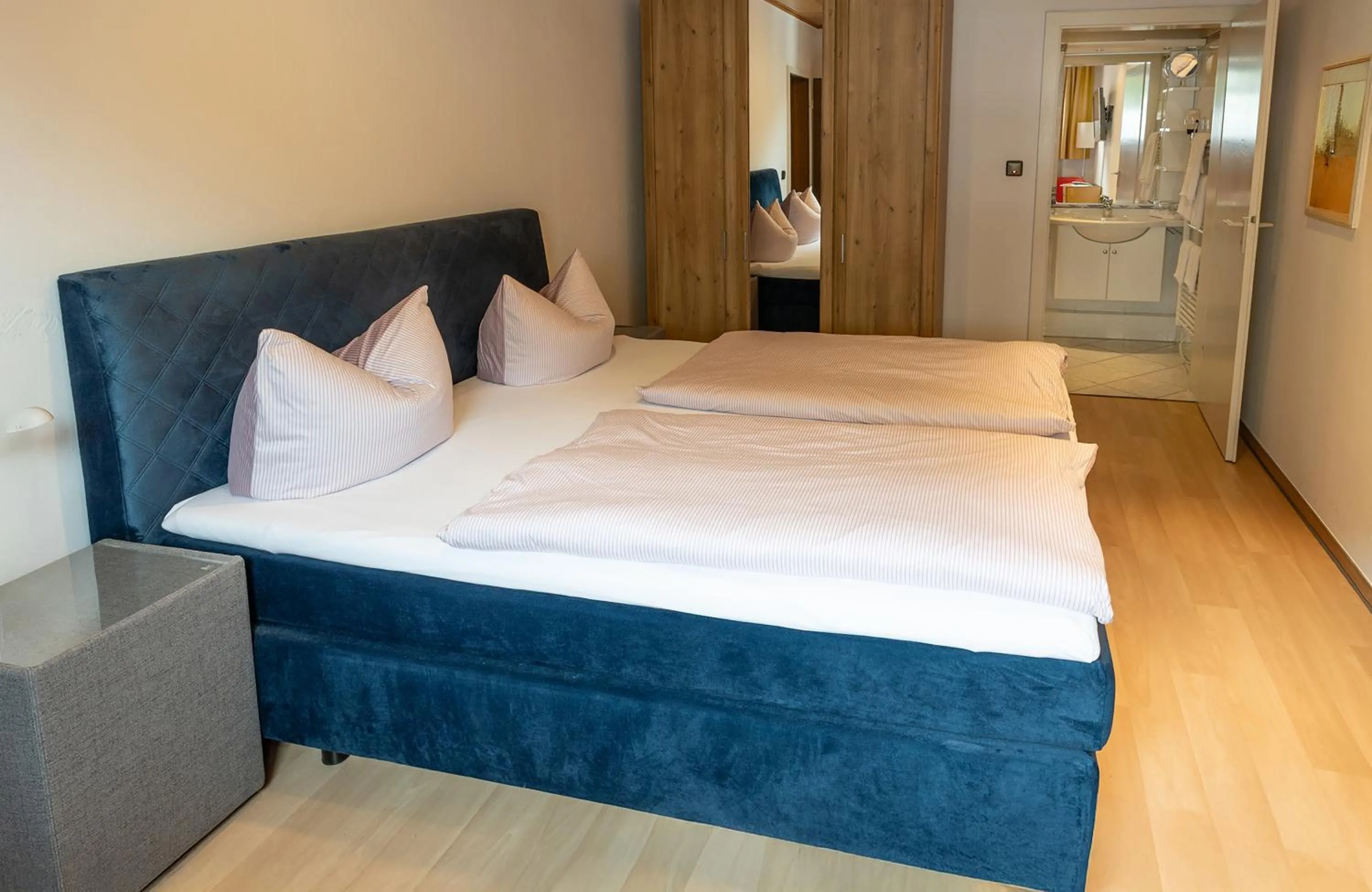 Bed in Sporthotel Göbel Garni