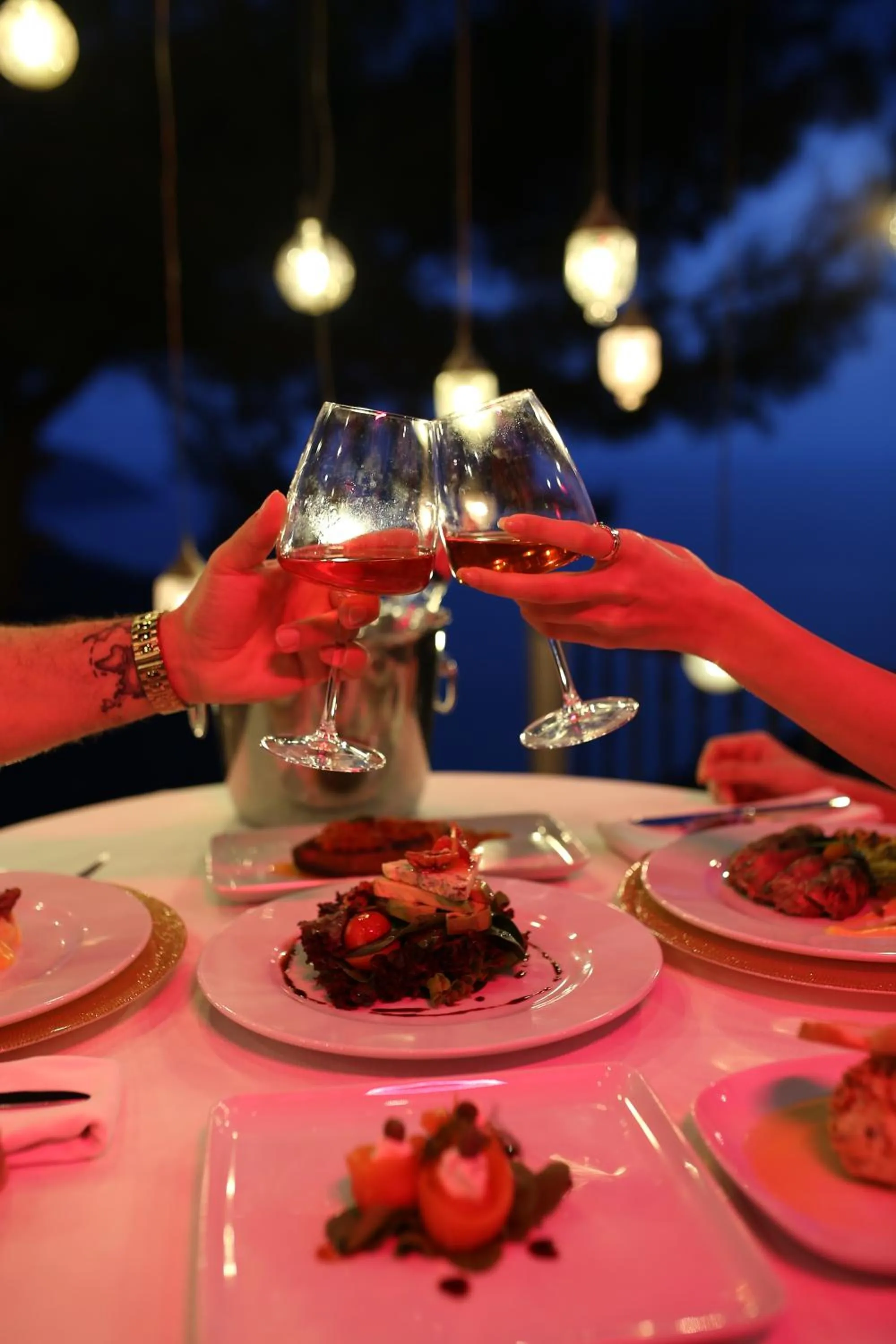 Restaurant/places to eat in Lissiya Hotel