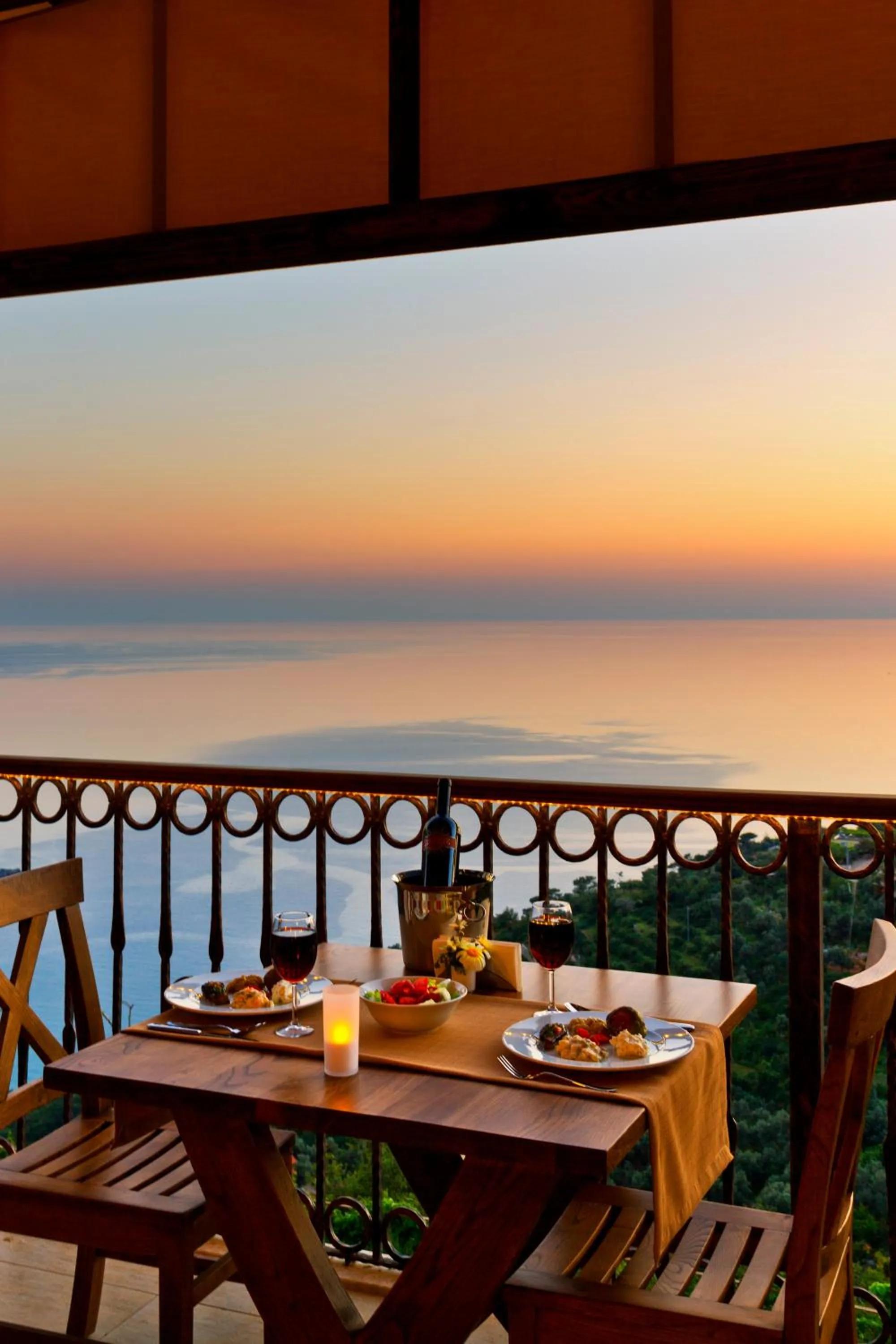 Restaurant/places to eat in Lissiya Hotel