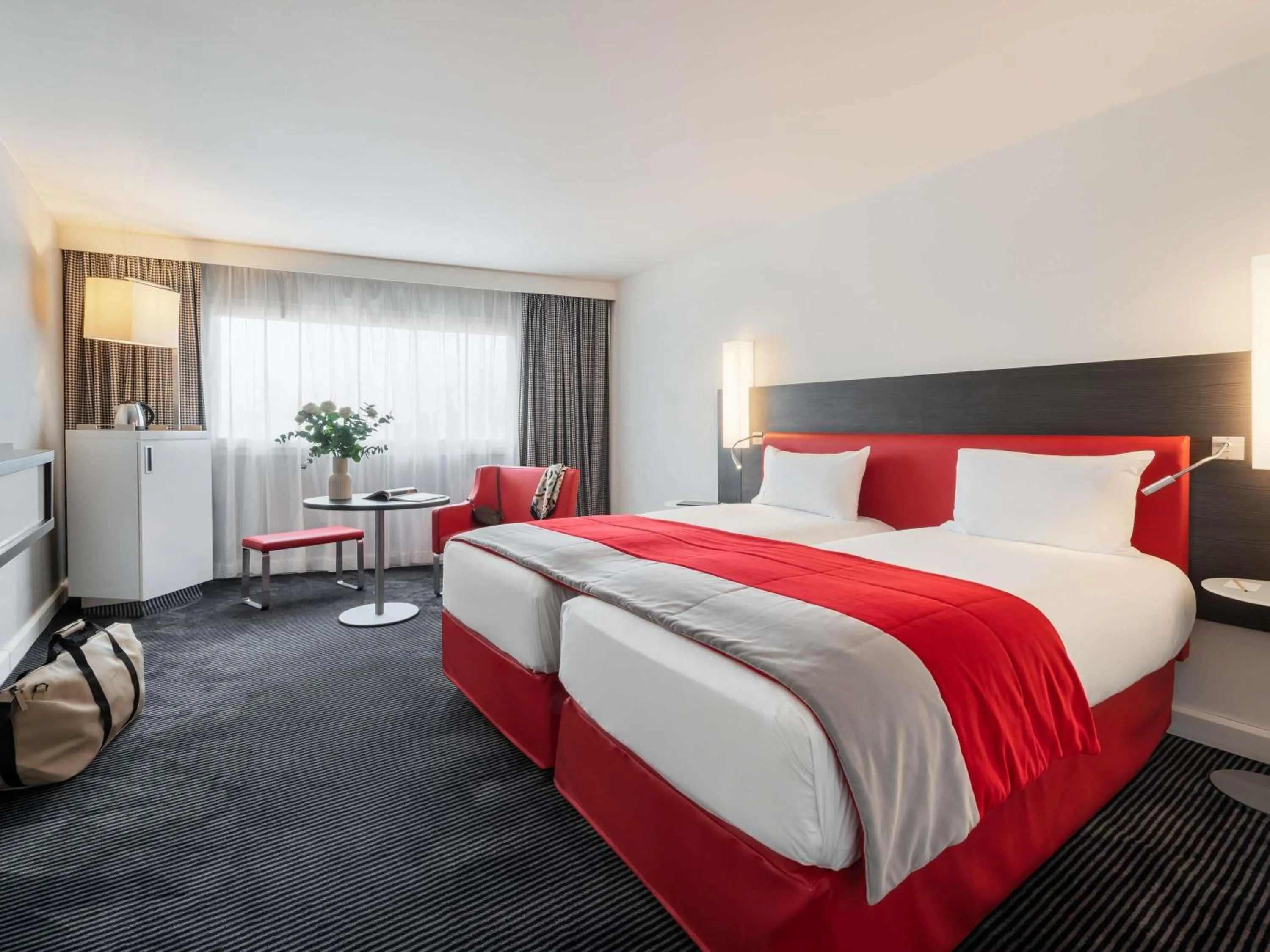Bedroom, Bed in Mercure Paris CDG Airport & Convention