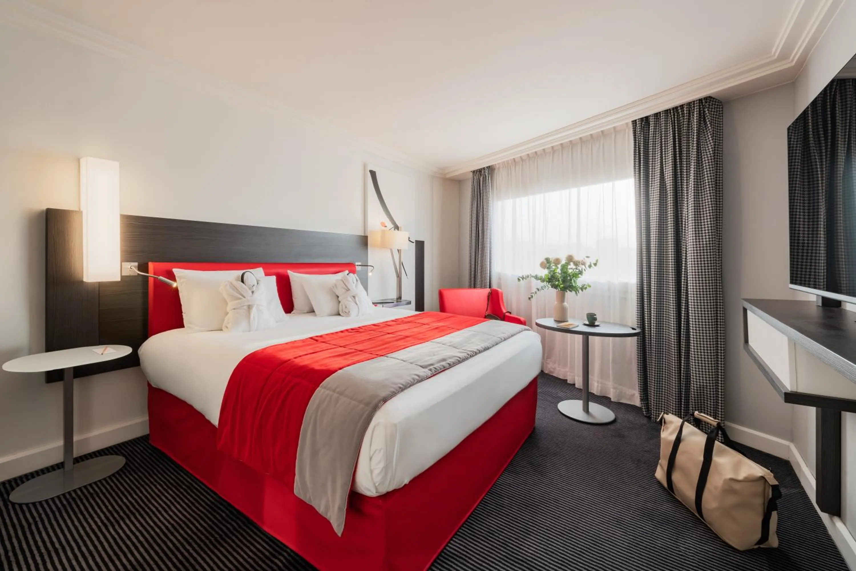 Bedroom, Bed in Mercure Paris CDG Airport & Convention