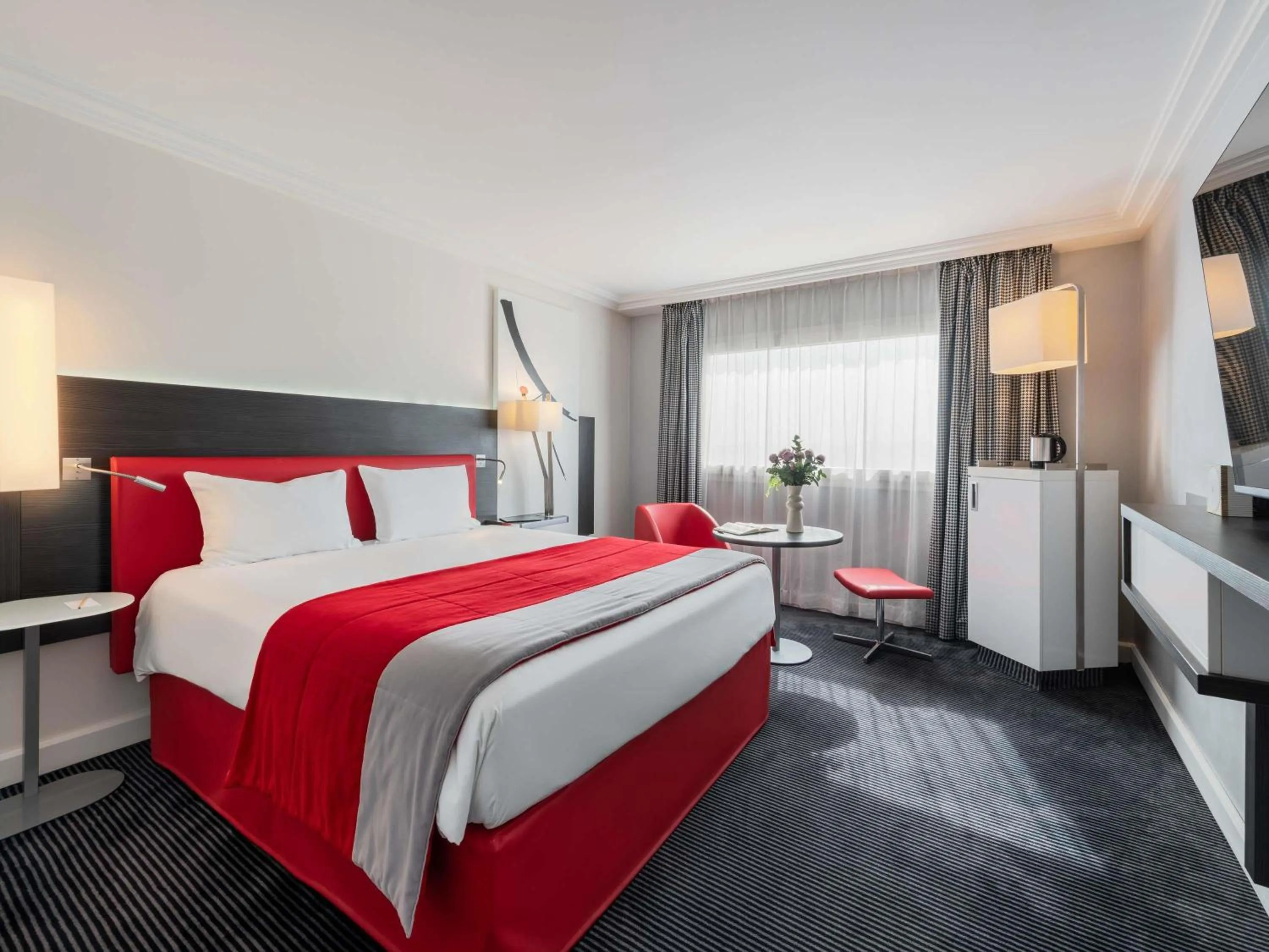 Bedroom, Bed in Mercure Paris CDG Airport & Convention
