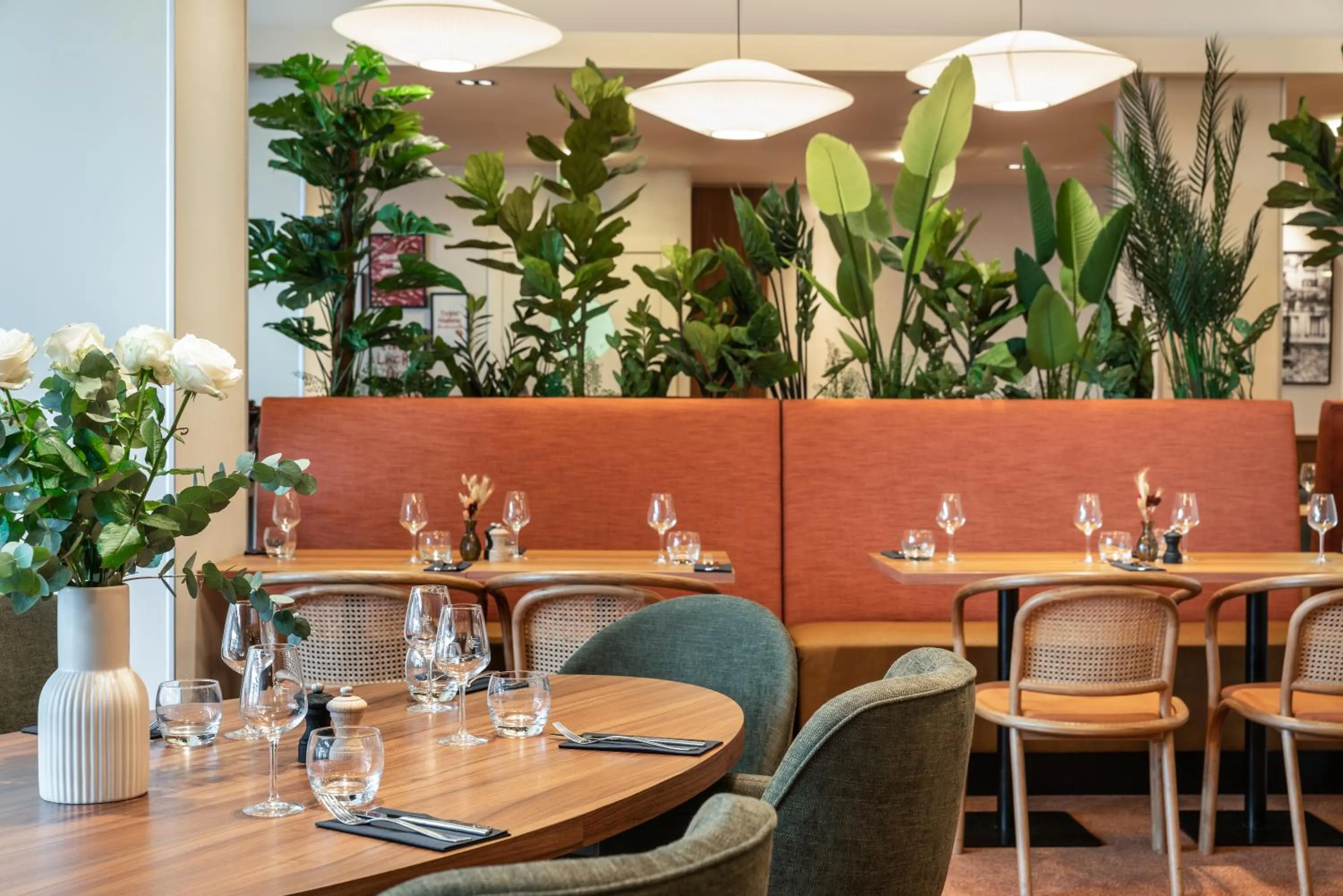 Restaurant/places to eat in Mercure Paris CDG Airport & Convention