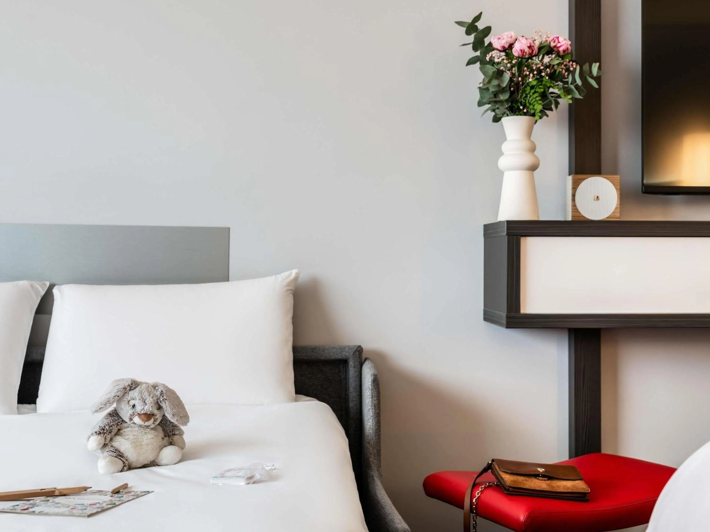 Bedroom, Bed in Mercure Paris CDG Airport & Convention