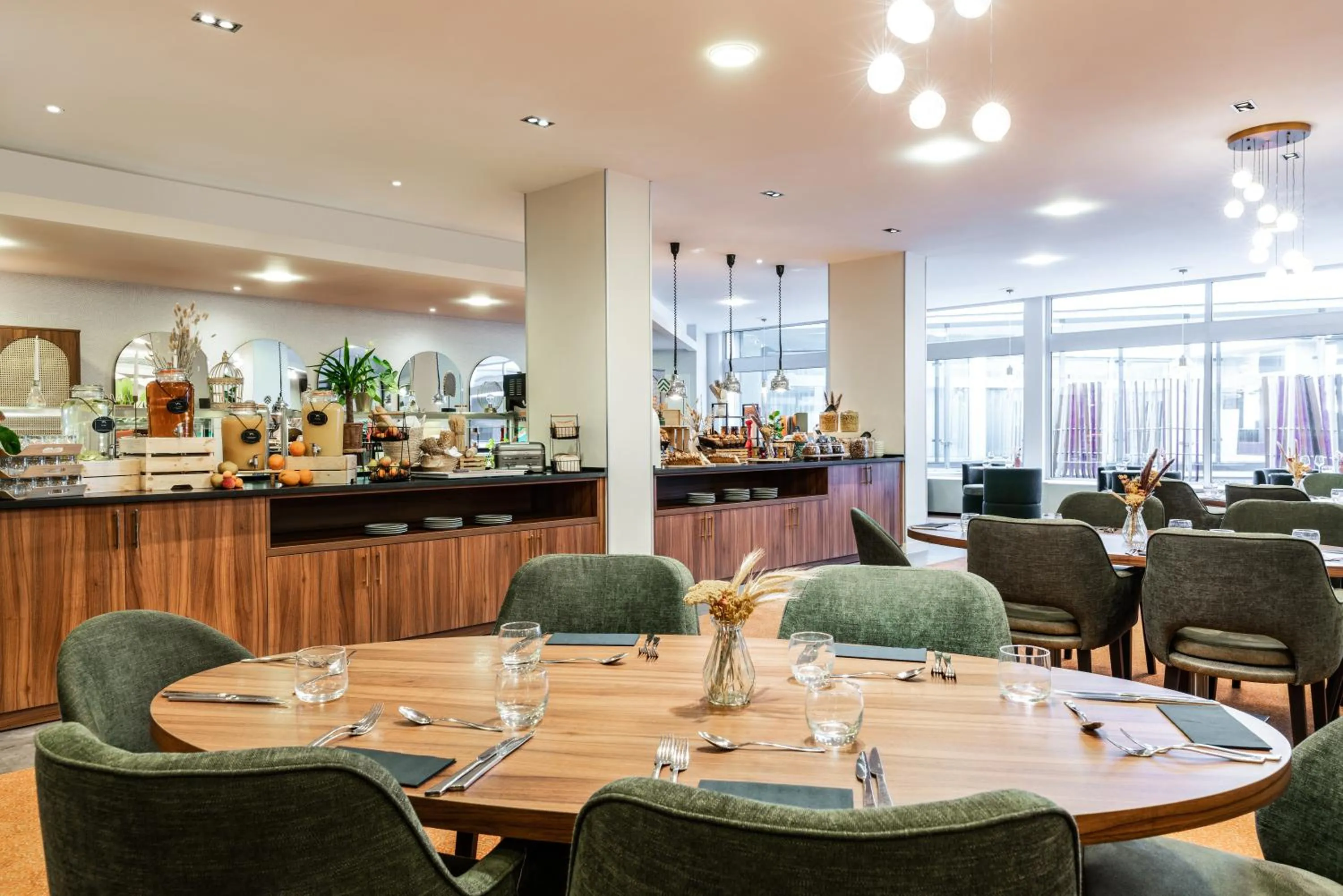 Restaurant/places to eat in Mercure Paris CDG Airport & Convention