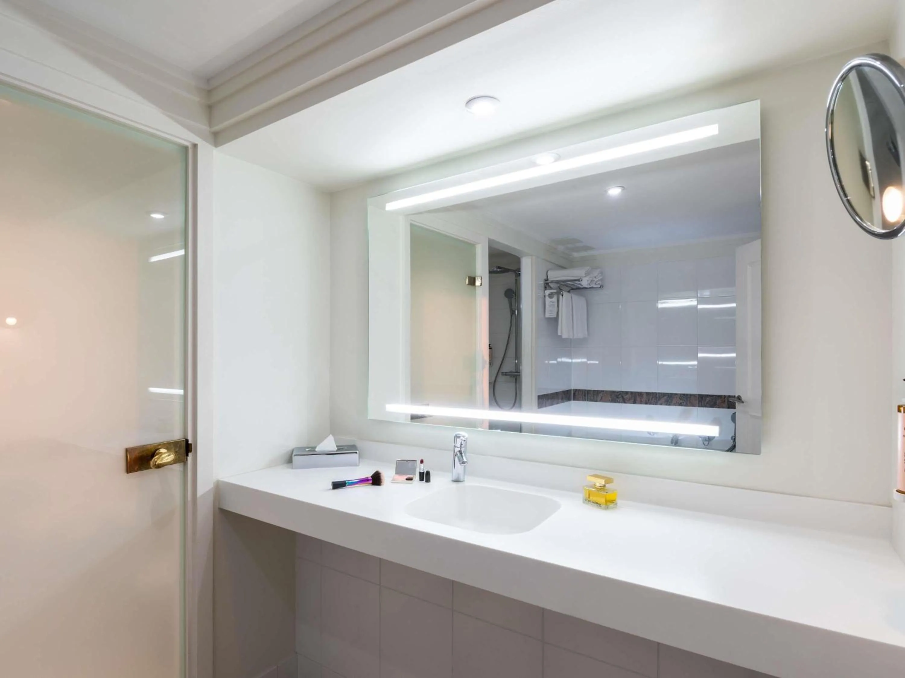 Bedroom in Mercure Paris CDG Airport & Convention