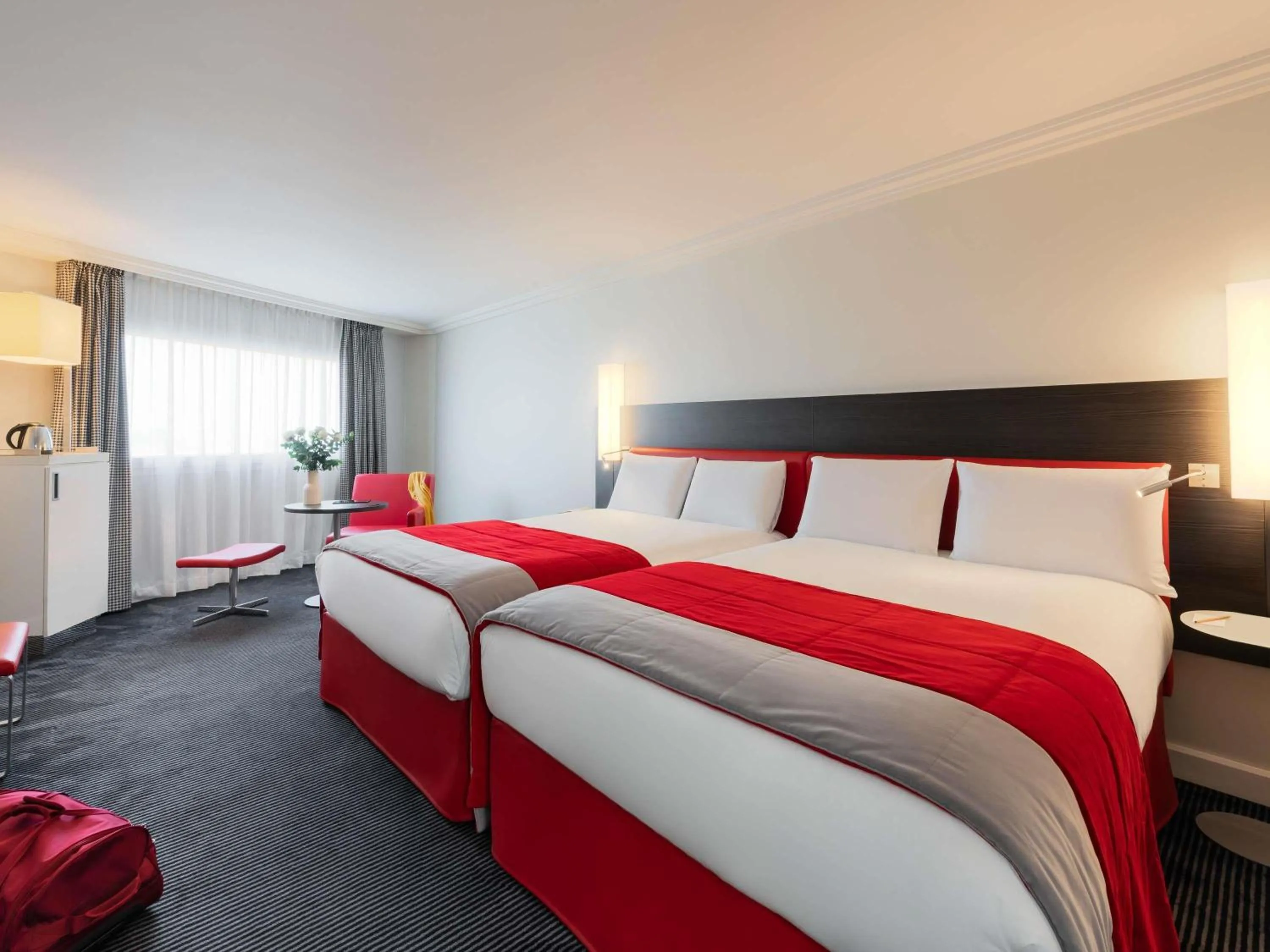 Bed in Mercure Paris CDG Airport & Convention