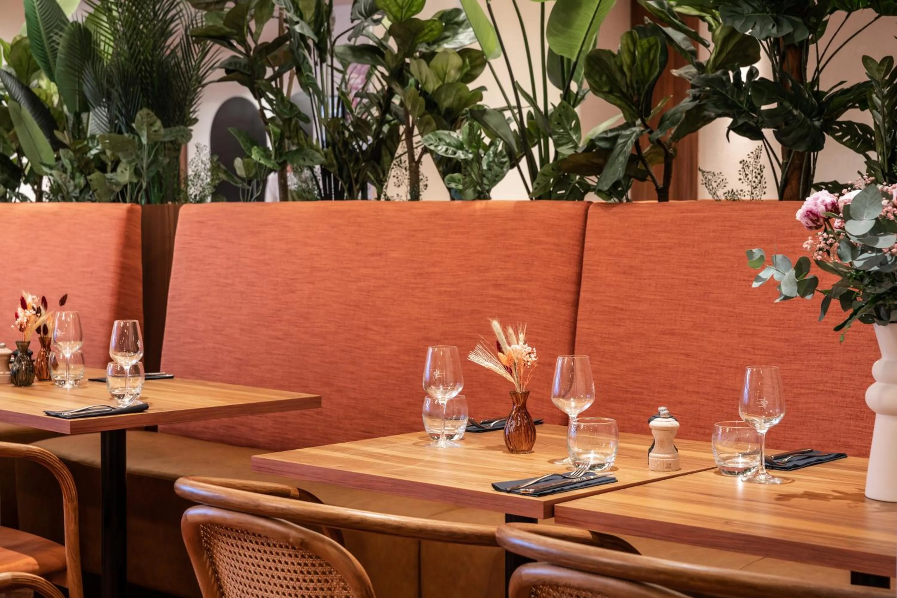 Restaurant/places to eat in Mercure Paris CDG Airport & Convention