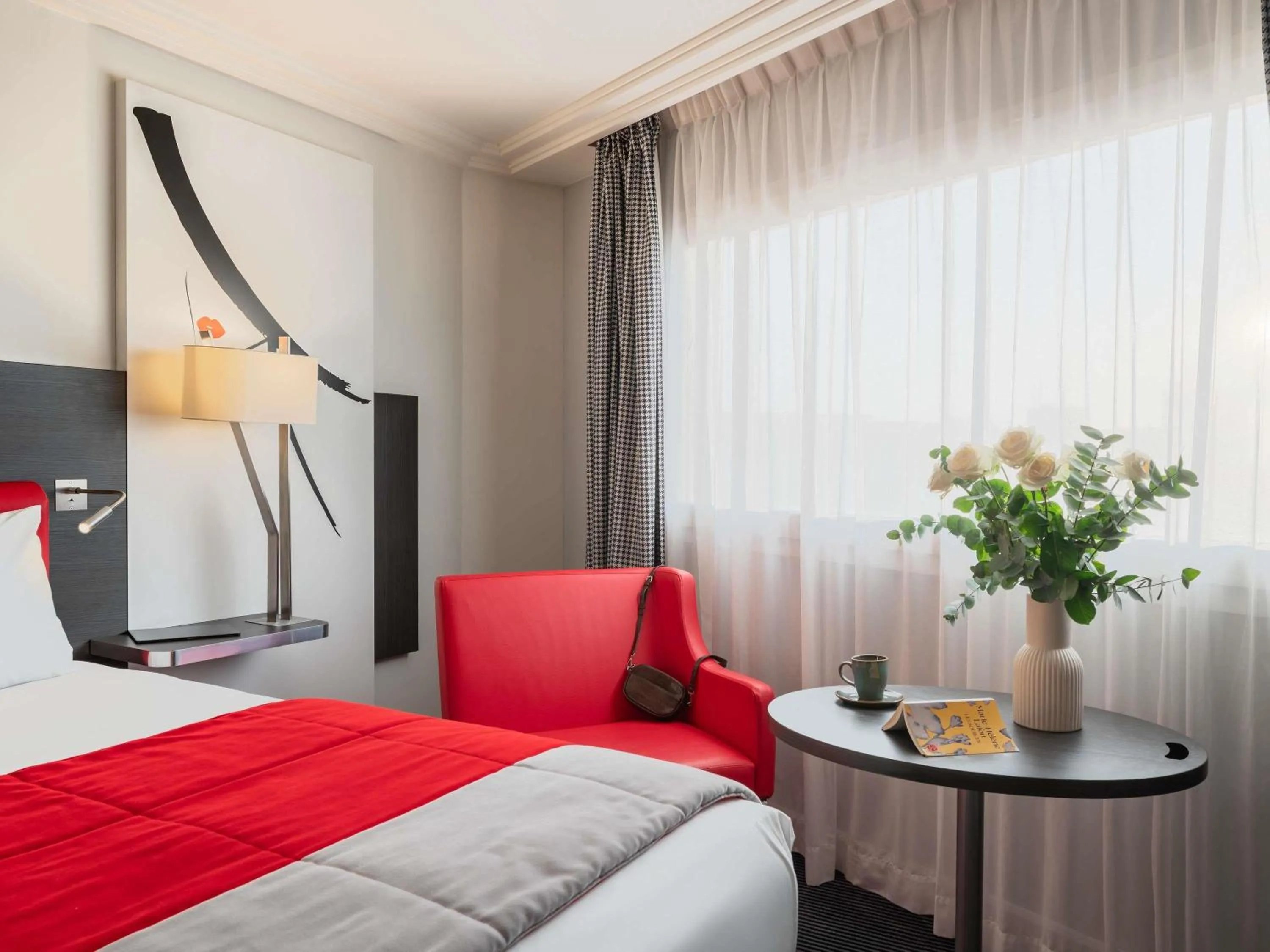 Bedroom, Bed in Mercure Paris CDG Airport & Convention