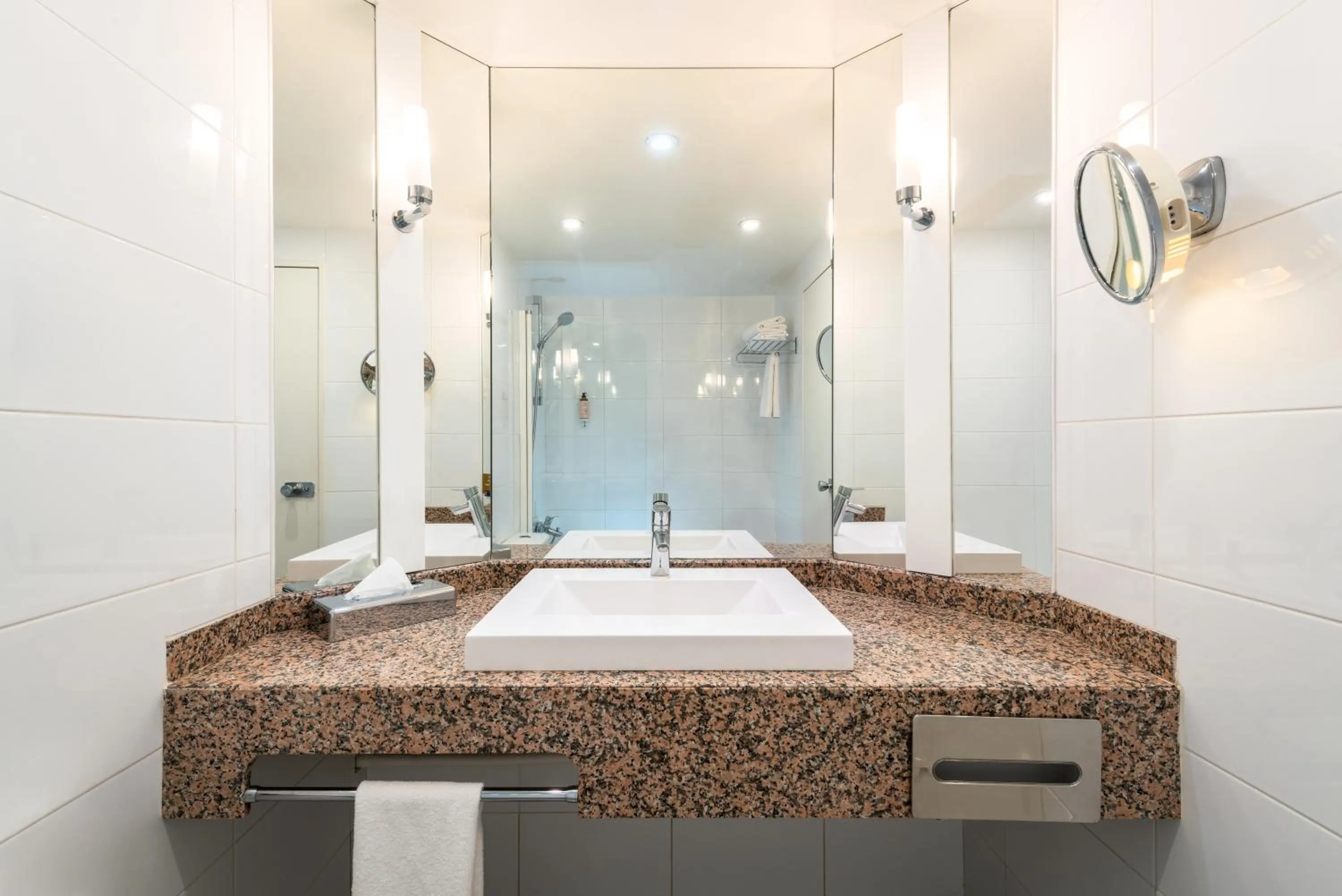 Bathroom in Mercure Paris CDG Airport & Convention