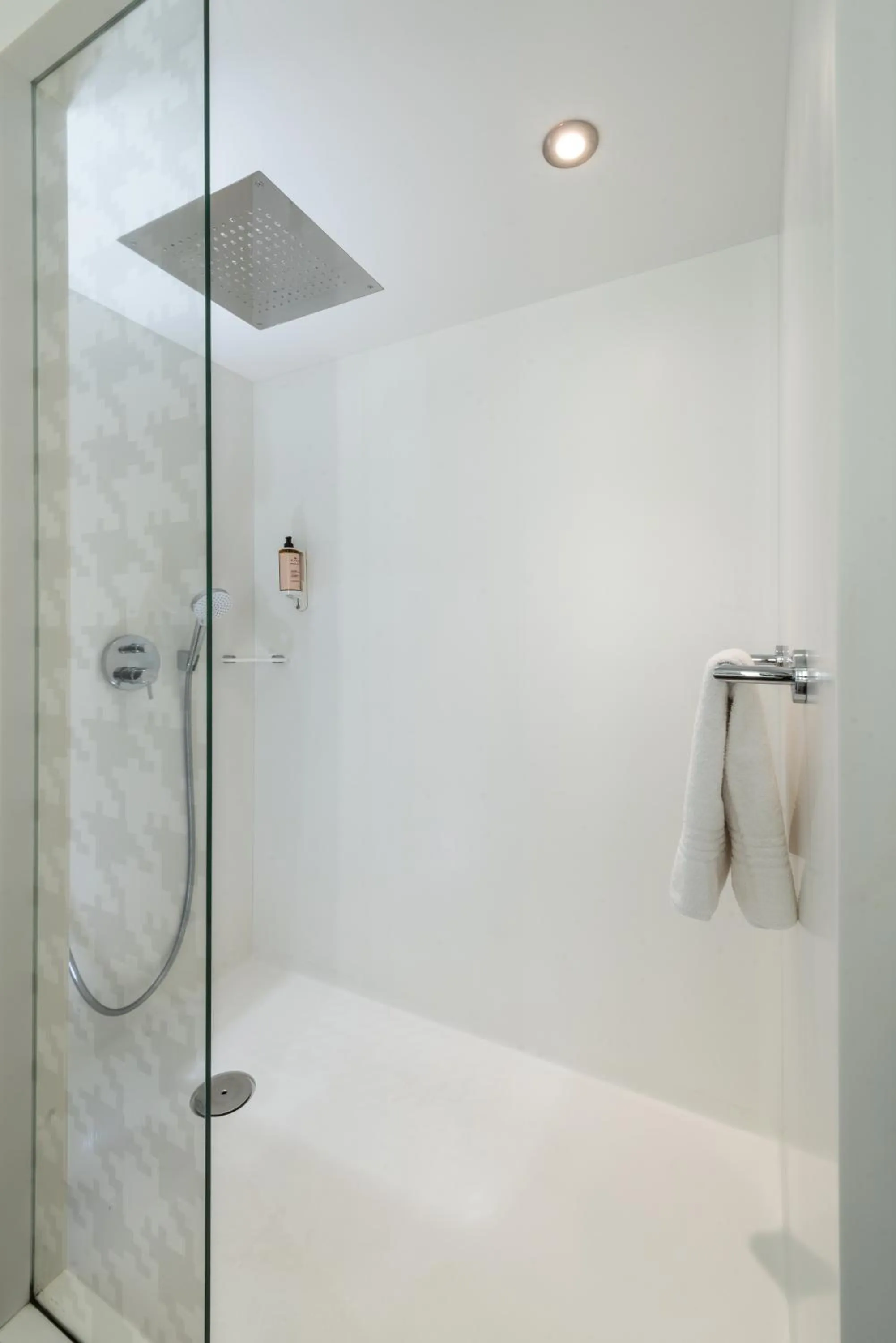 Shower in Mercure Paris CDG Airport & Convention