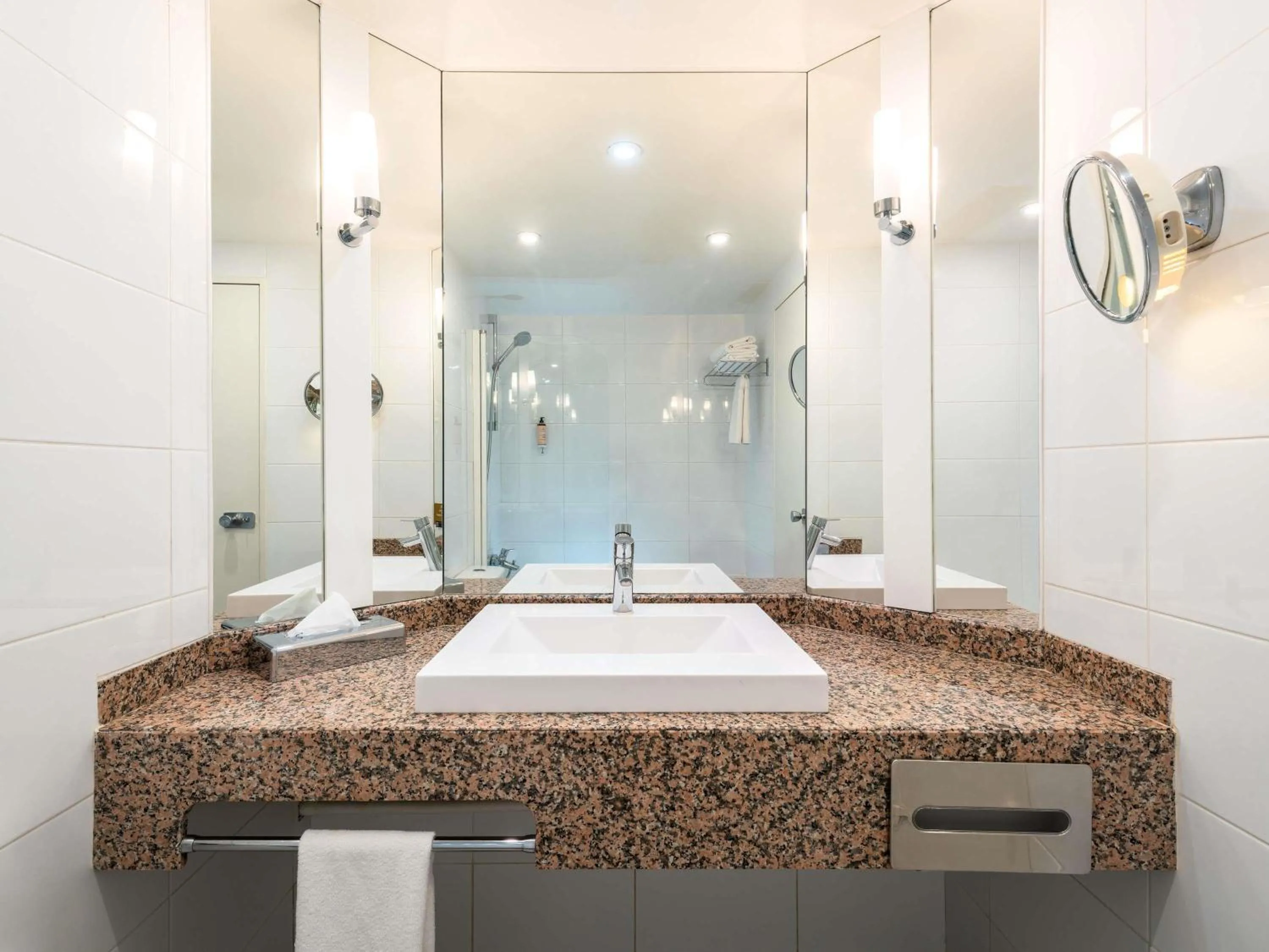 Bathroom in Mercure Paris CDG Airport & Convention