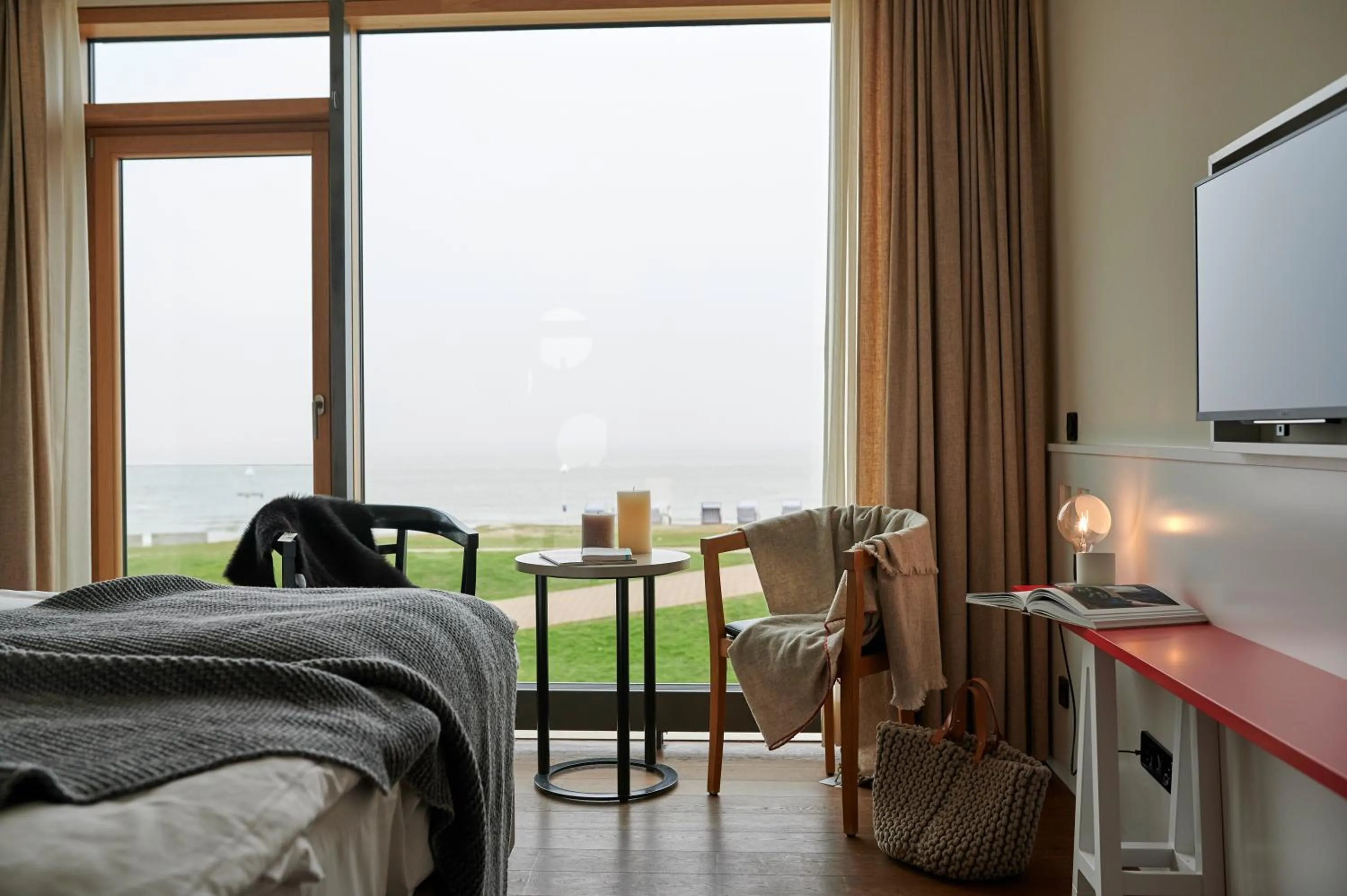 Sea view, Bed in Hotel Haus am Meer