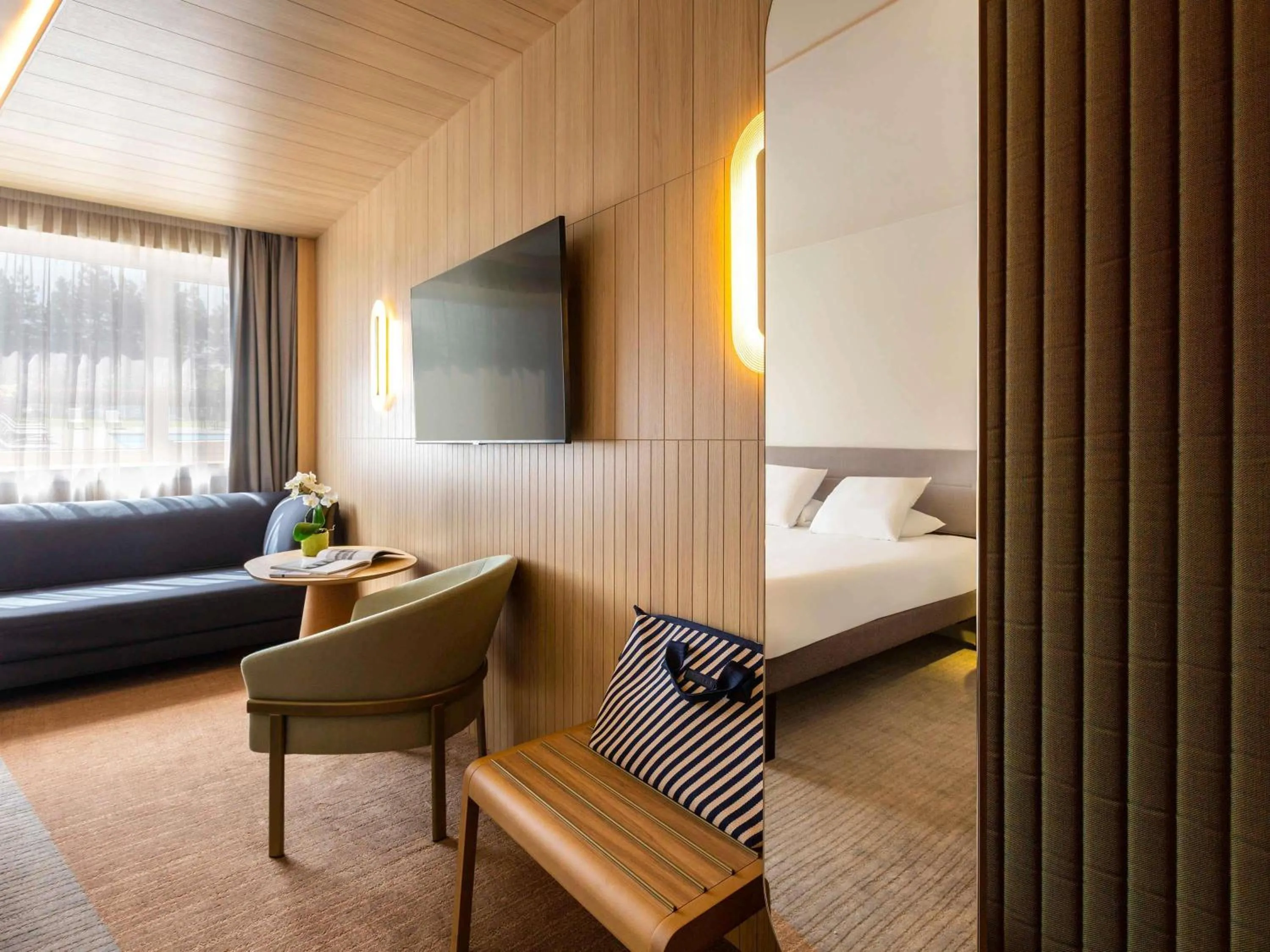 Property building, Bed in Novotel Nancy