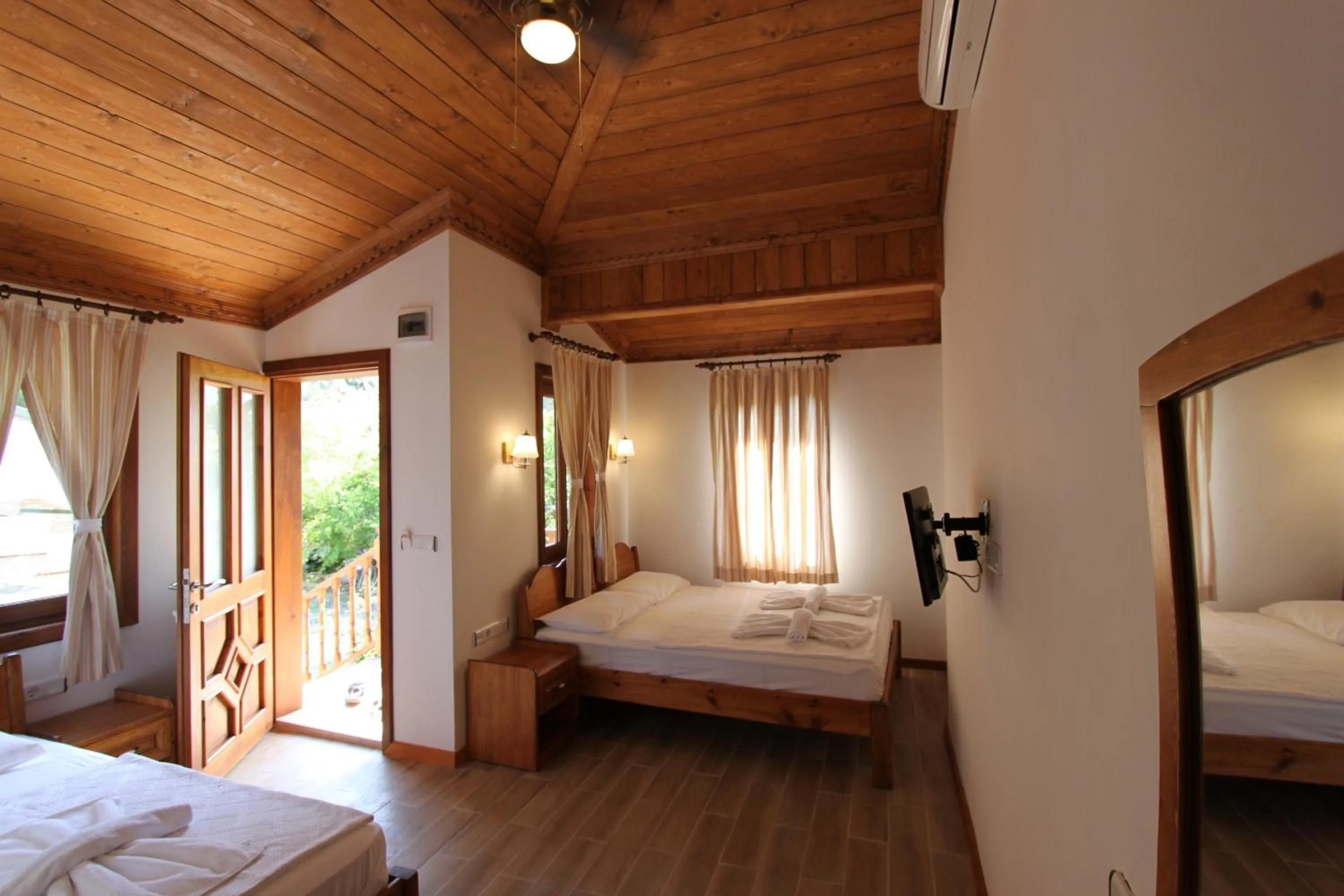 Photo of the whole room in Elly's Home