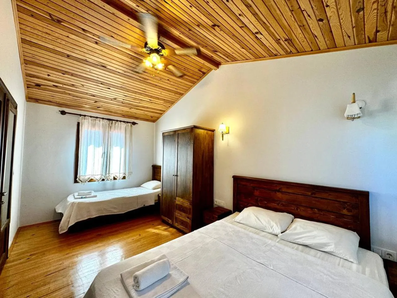 Photo of the whole room in Elly's Home