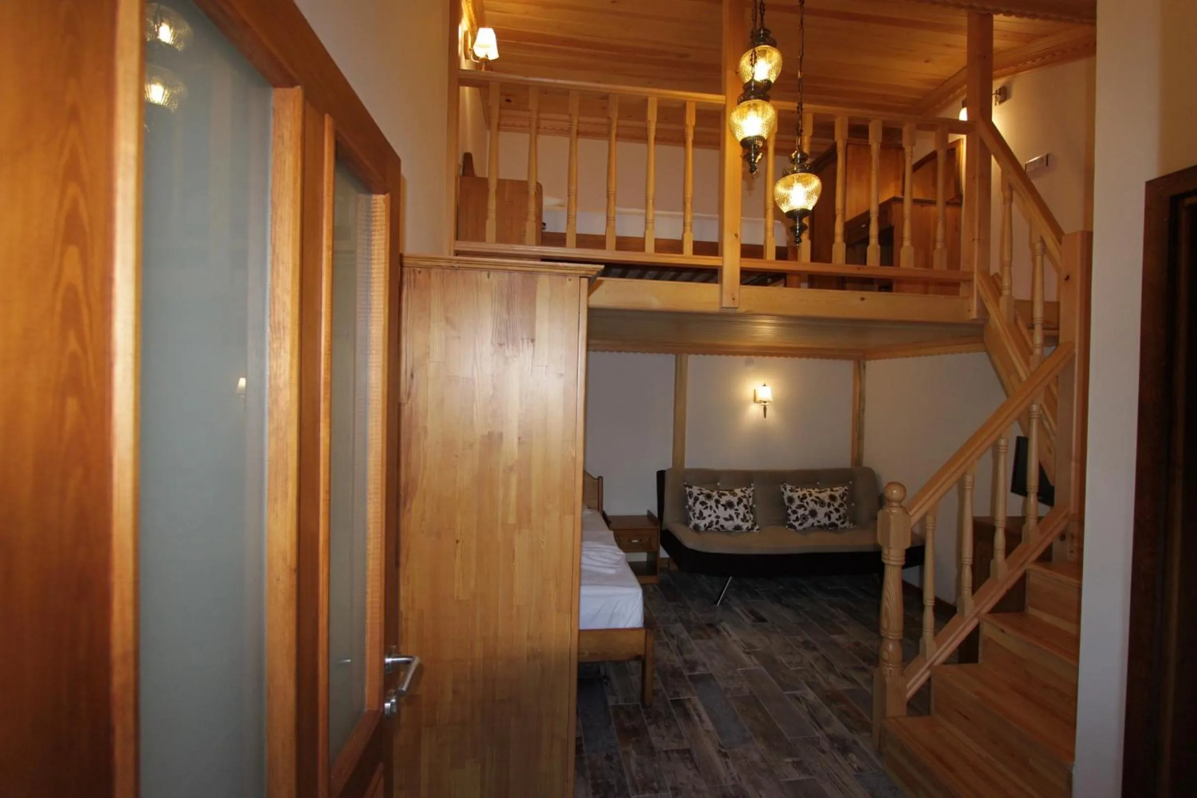 Photo of the whole room in Elly's Home