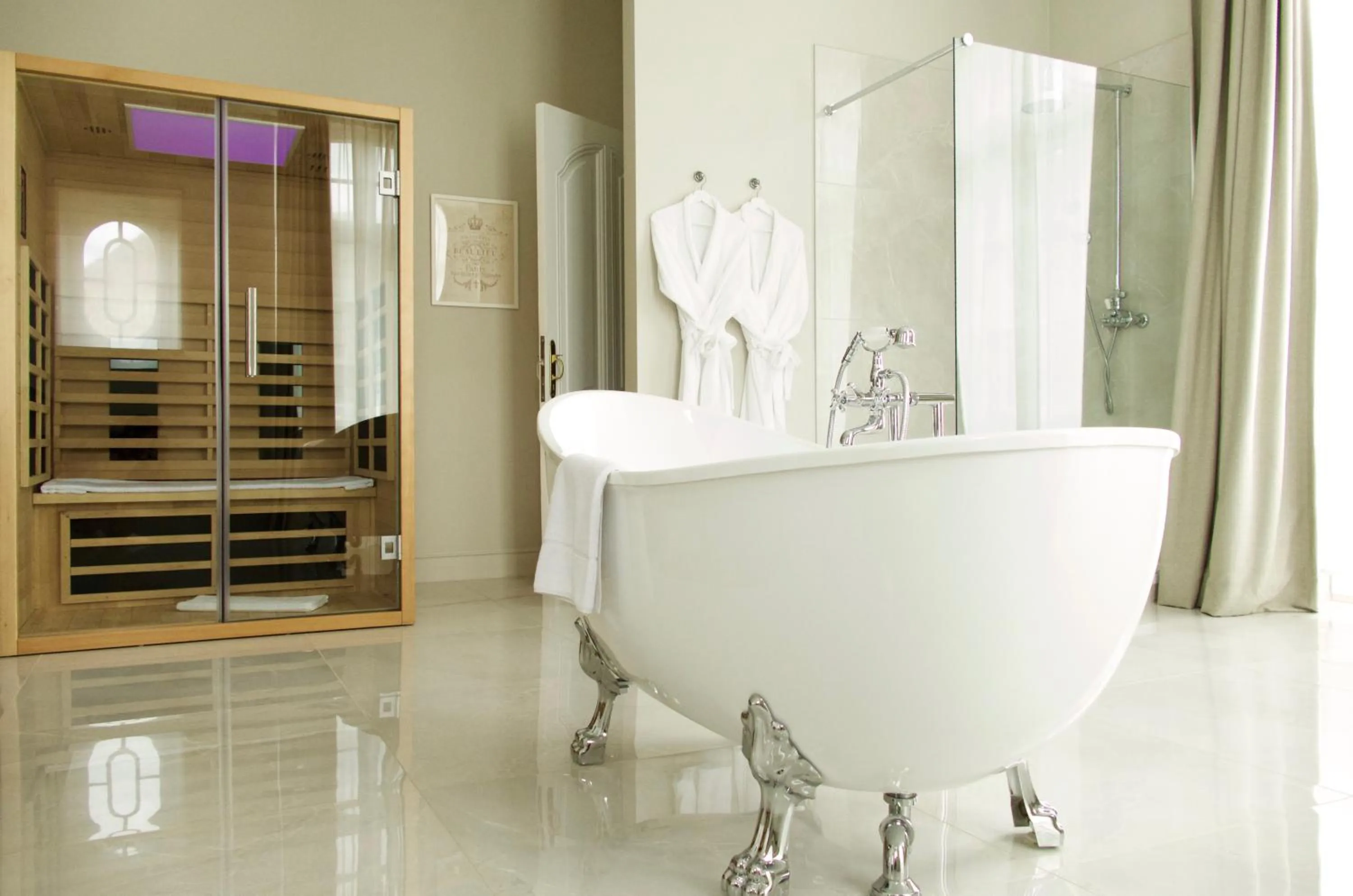 Shower in Villa de Noailles