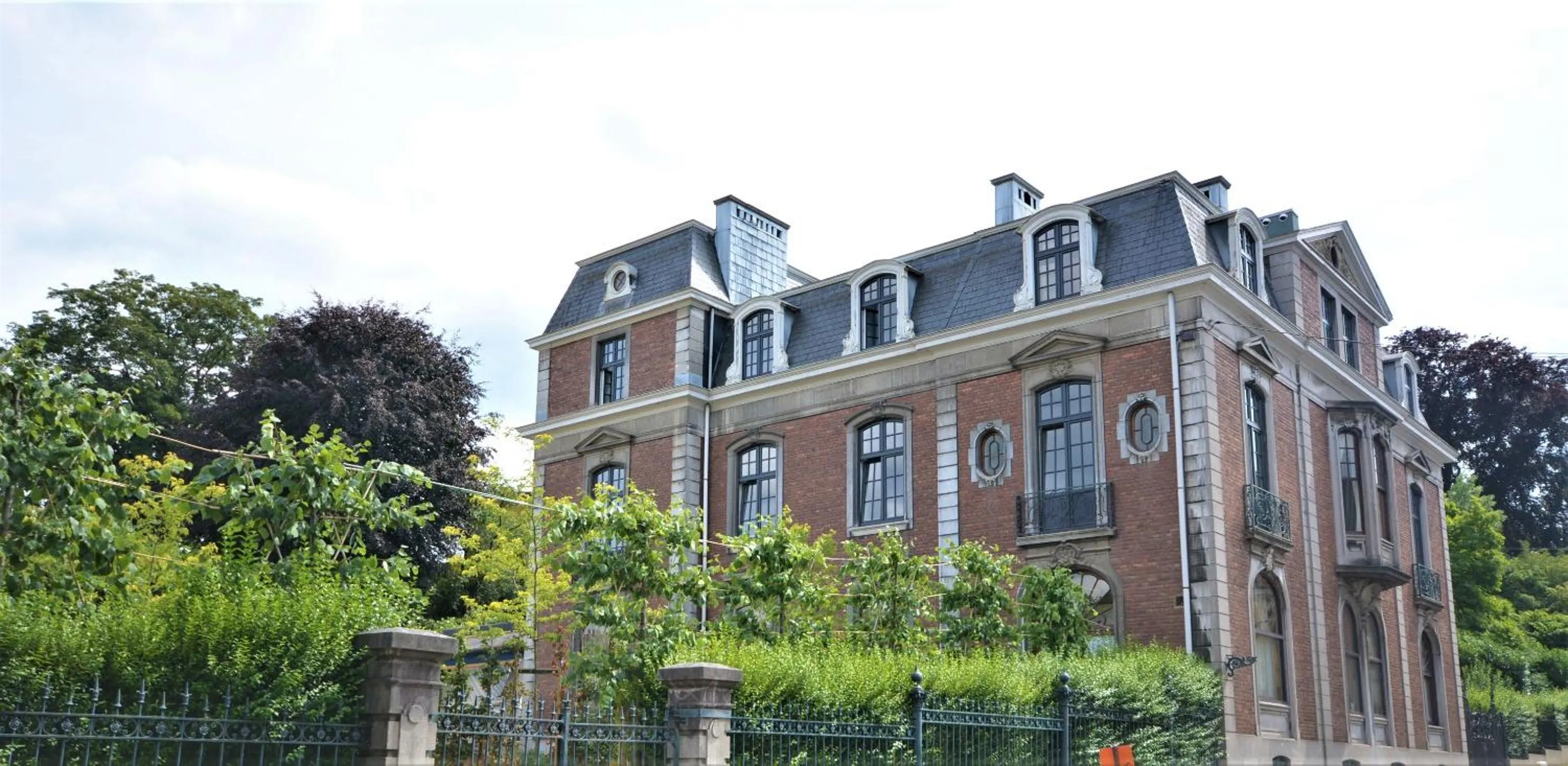 Property building in Villa de Noailles