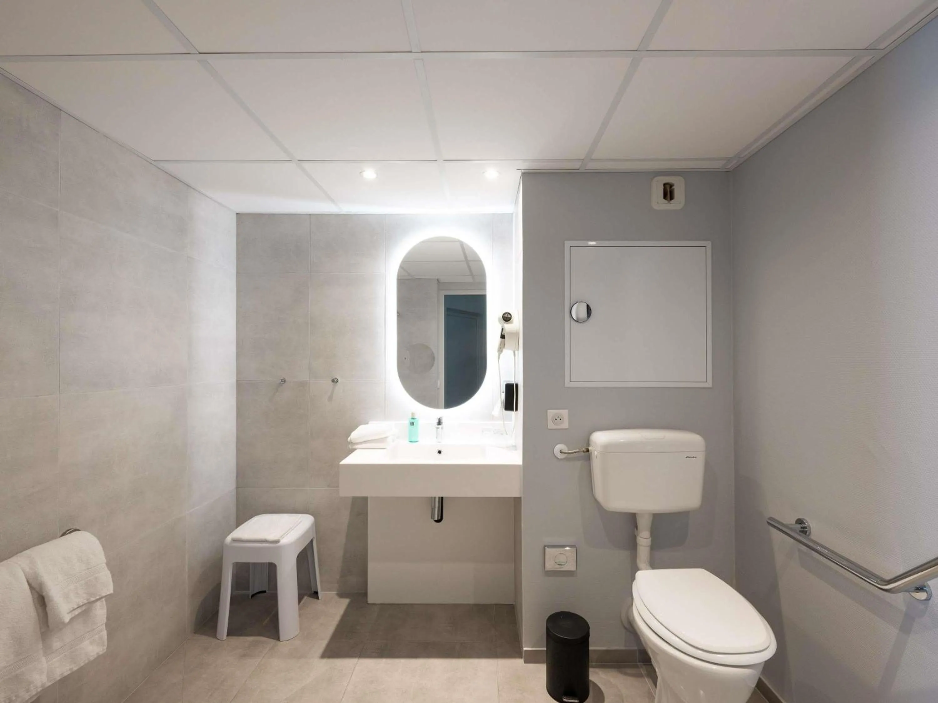 Bedroom in Novotel Macon Nord - Porte de Bourgogne