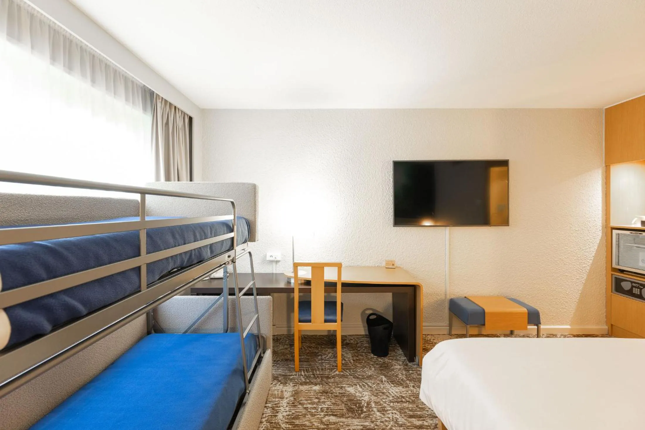 Property building, Bed in Novotel Macon Nord - Porte de Bourgogne