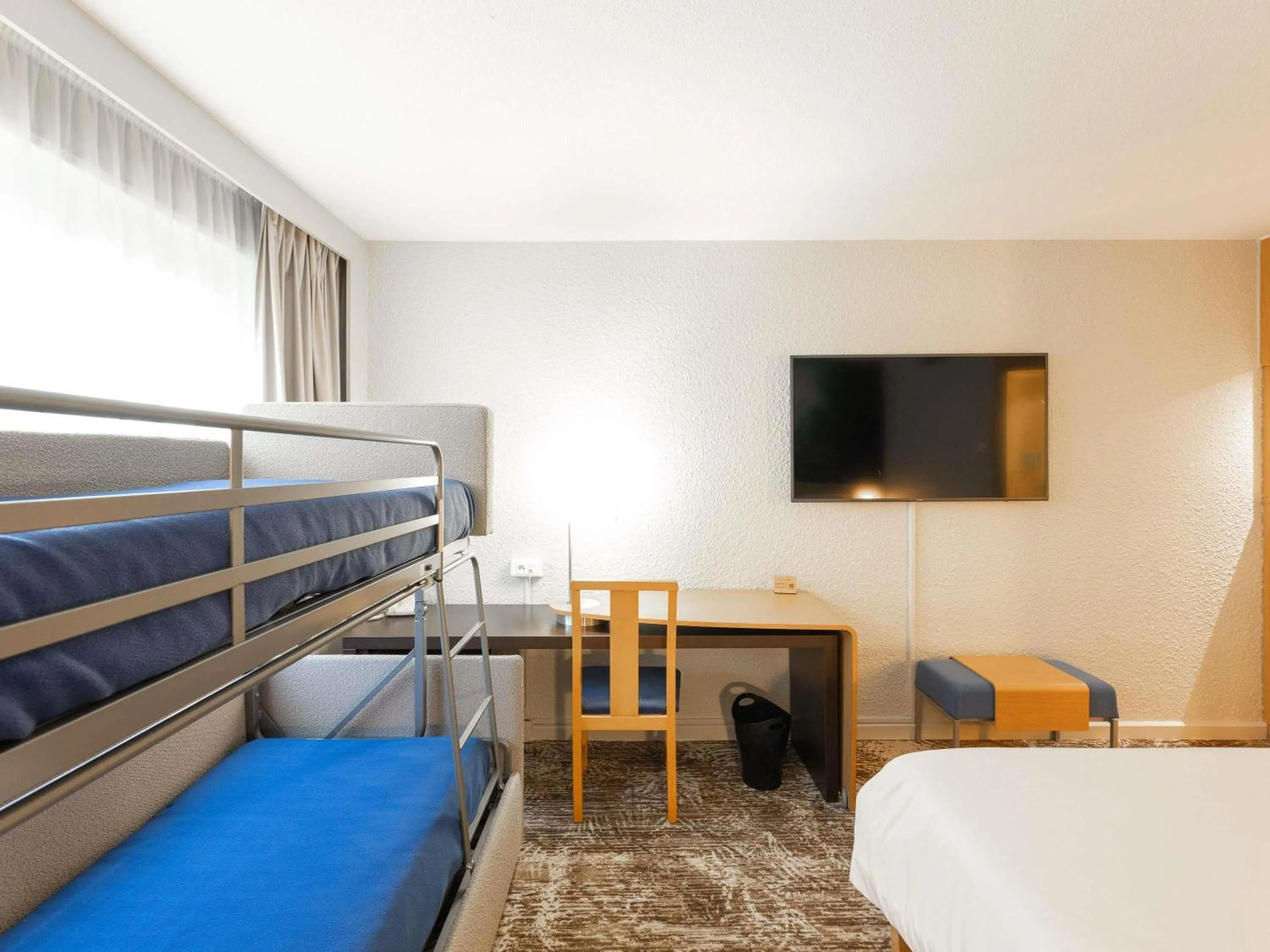 Bedroom, Bed in Novotel Macon Nord - Porte de Bourgogne