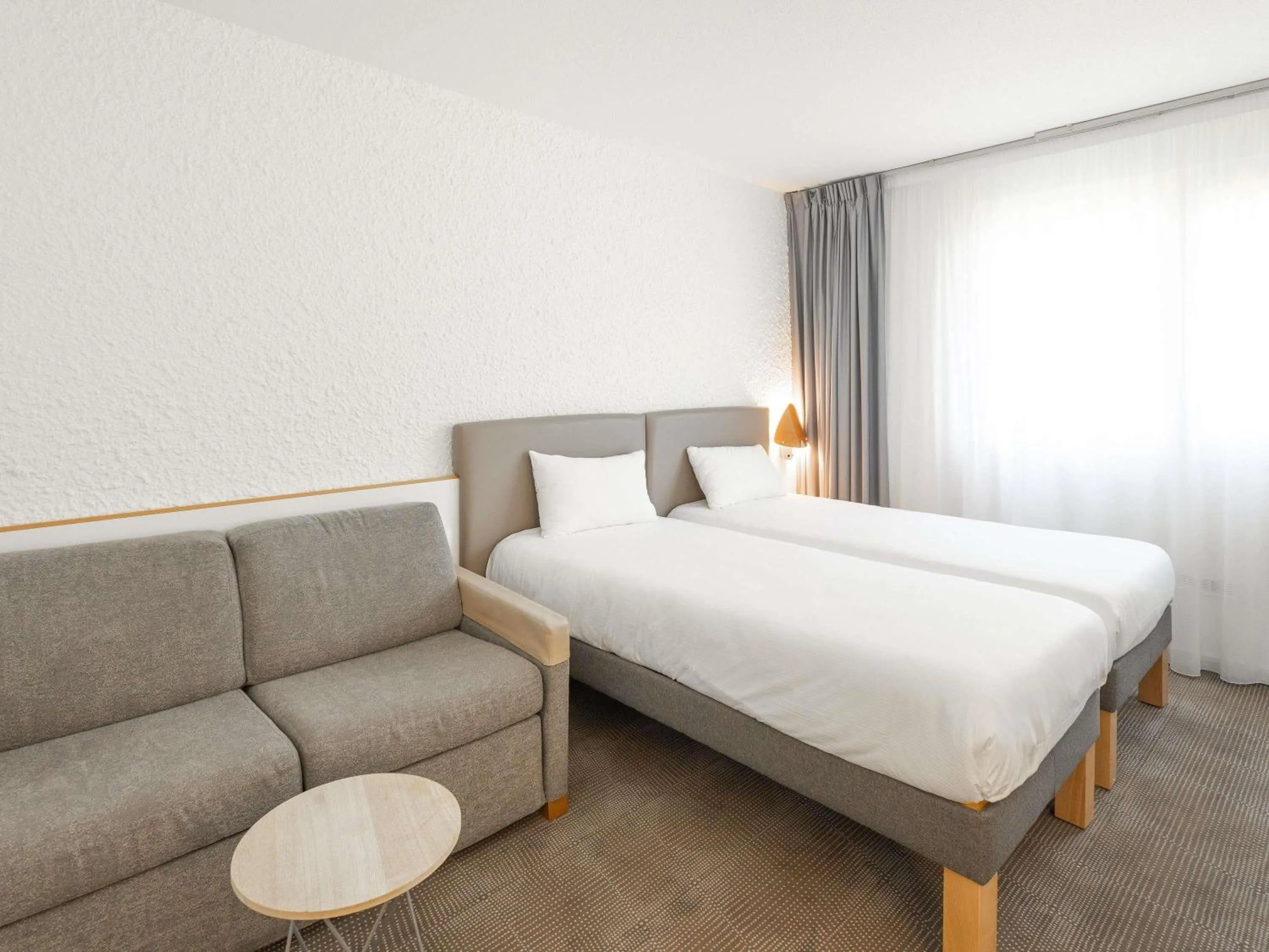 Bedroom, Bed in Novotel Macon Nord - Porte de Bourgogne