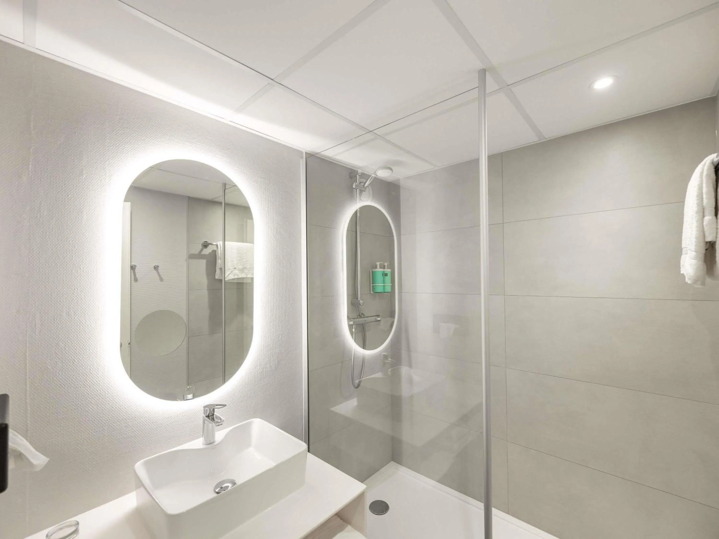 Bedroom in Novotel Macon Nord - Porte de Bourgogne