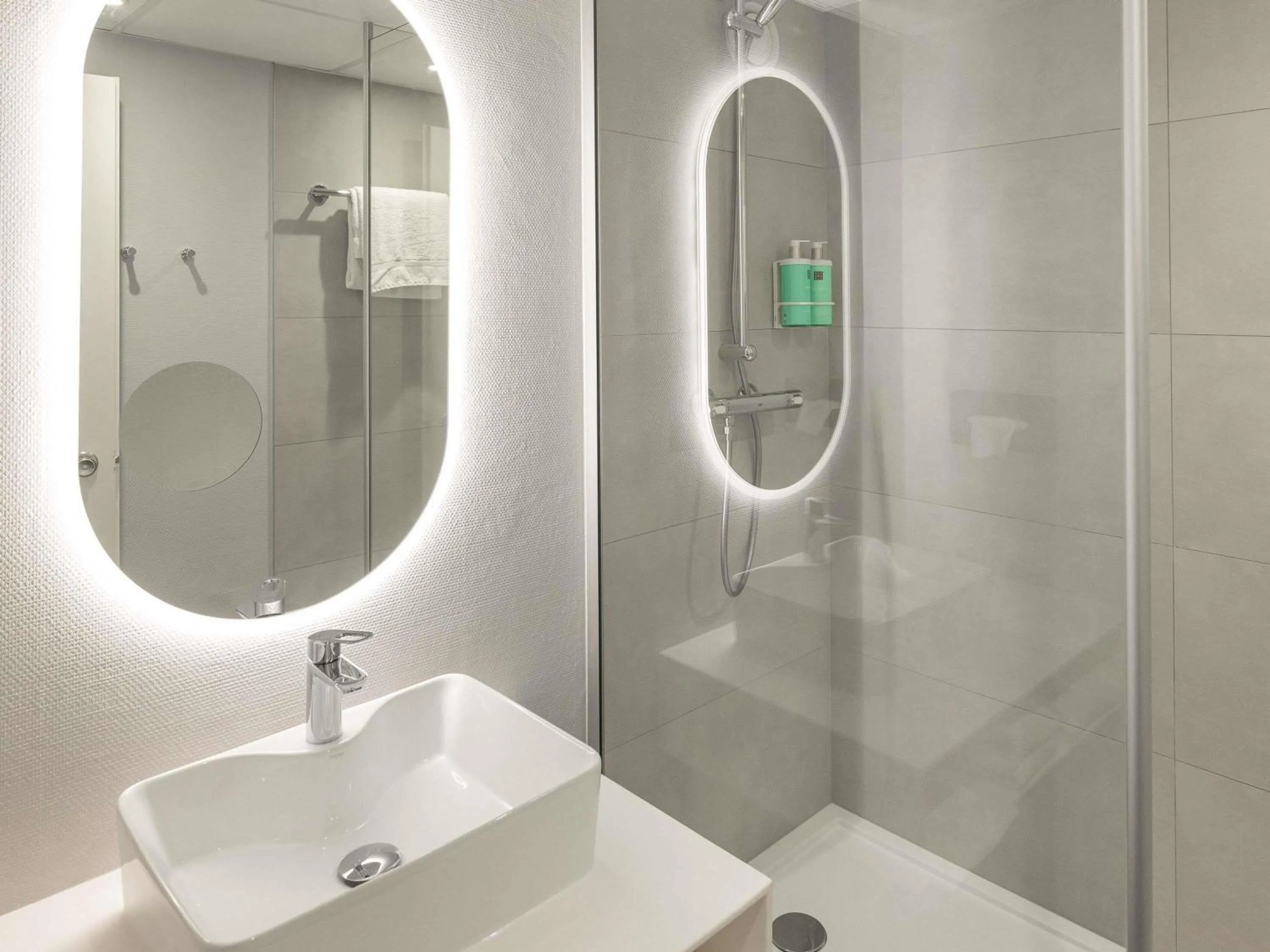 Bedroom in Novotel Macon Nord - Porte de Bourgogne