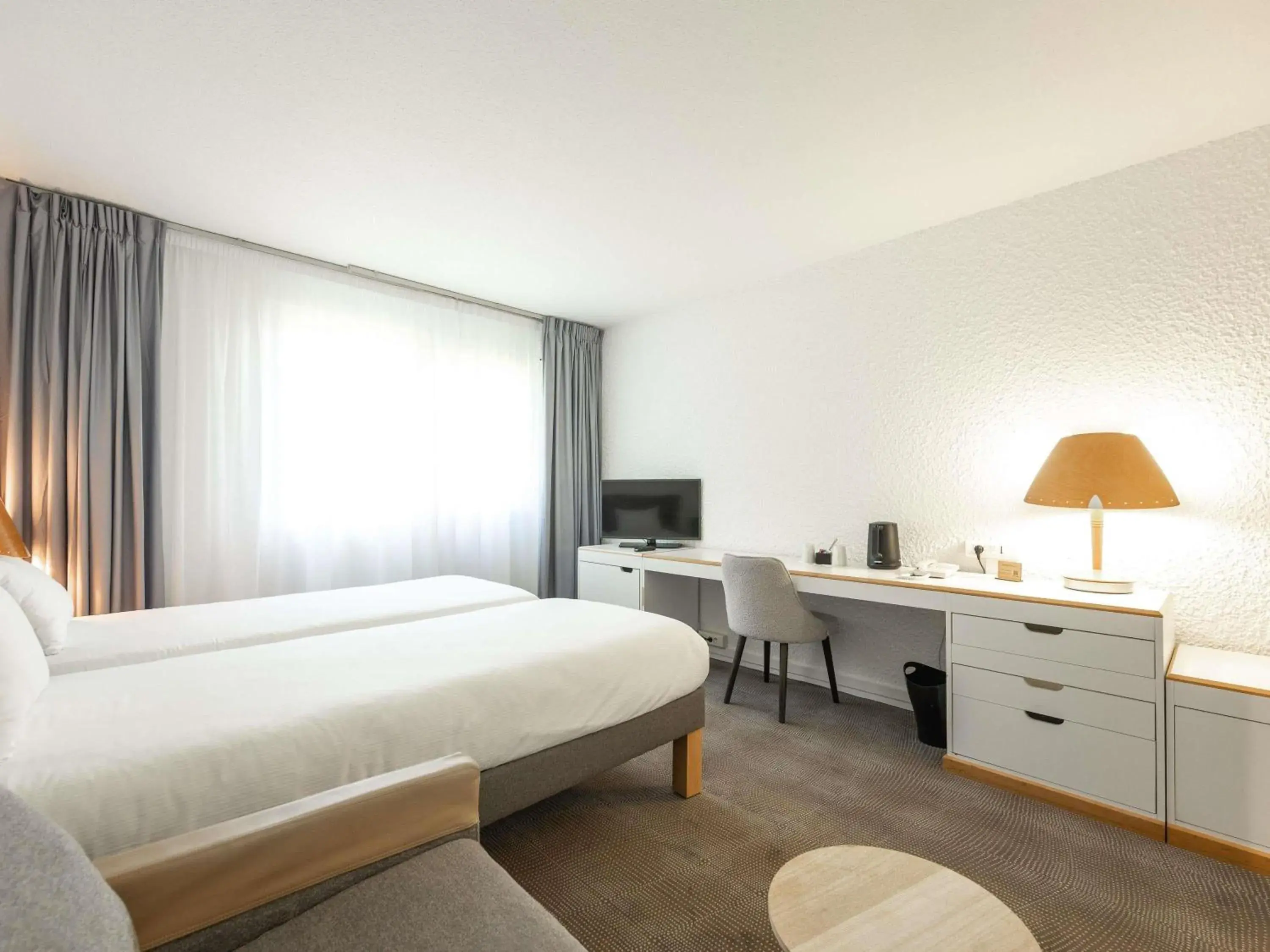 Standard Double Room with Sofa in Novotel Macon Nord - Porte de Bourgogne Standard Double Room with Sofa in Novotel Macon Nord - Porte de Bourgogne