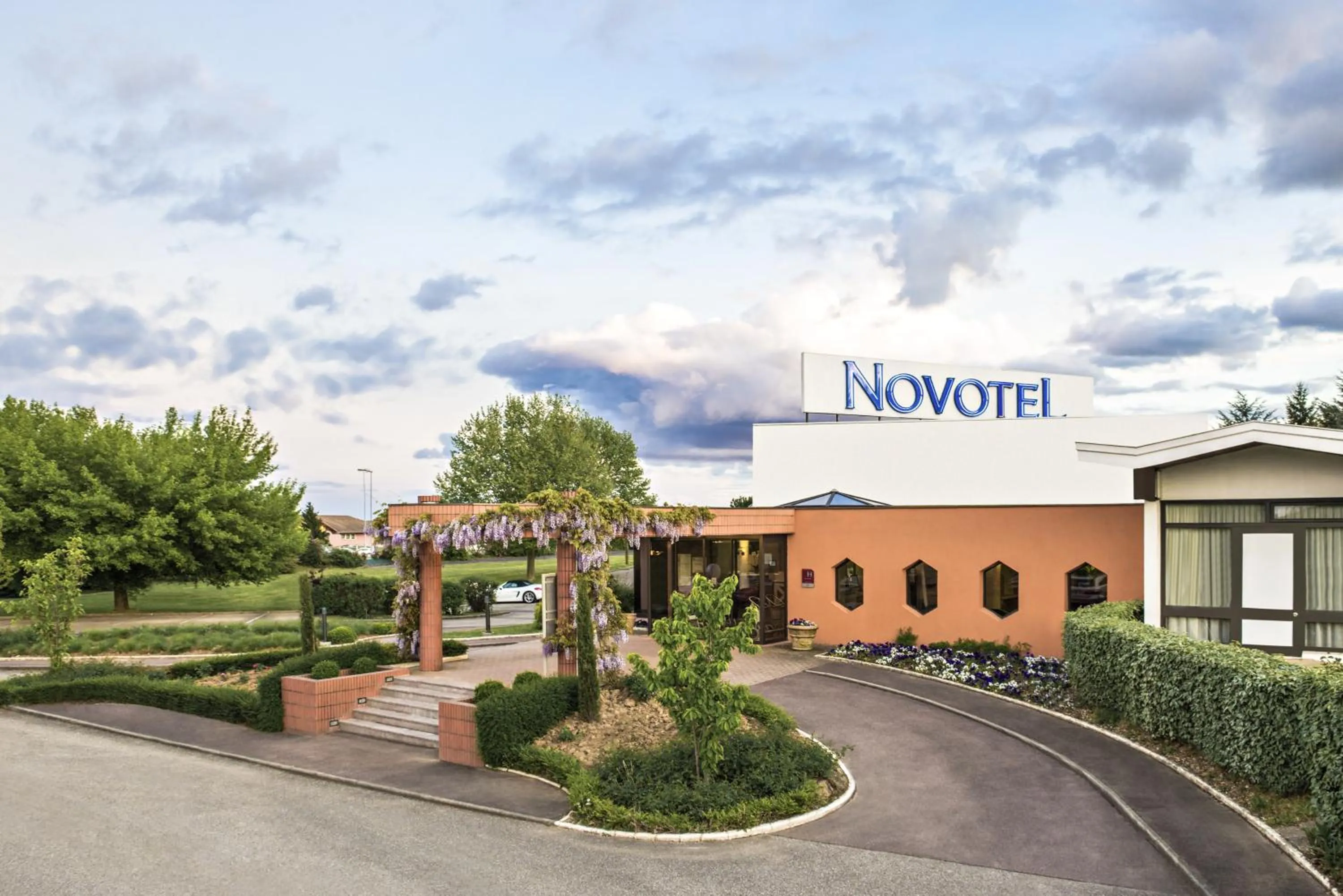 Natural landscape in Novotel Macon Nord - Porte de Bourgogne