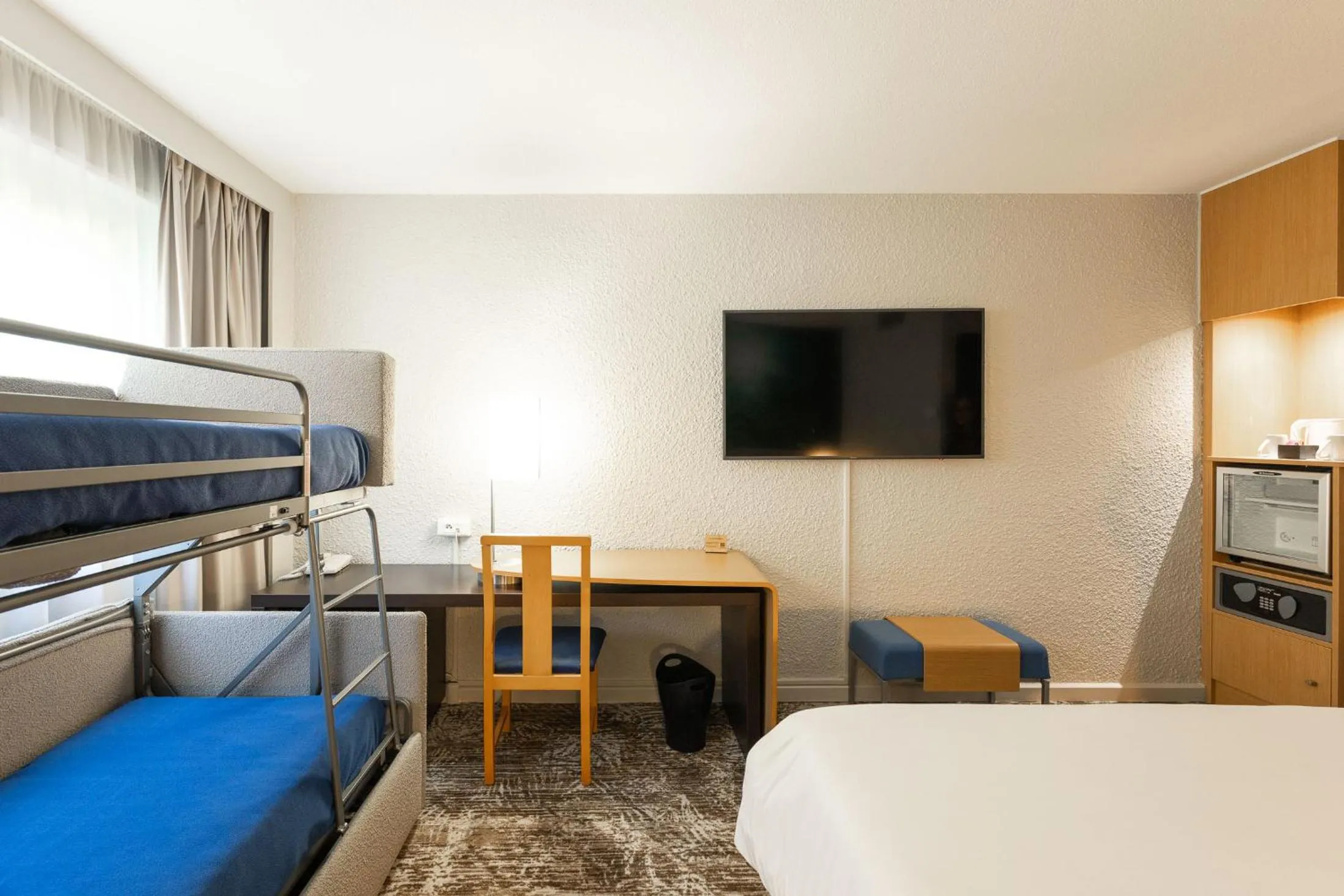 Property building, Bed in Novotel Macon Nord - Porte de Bourgogne