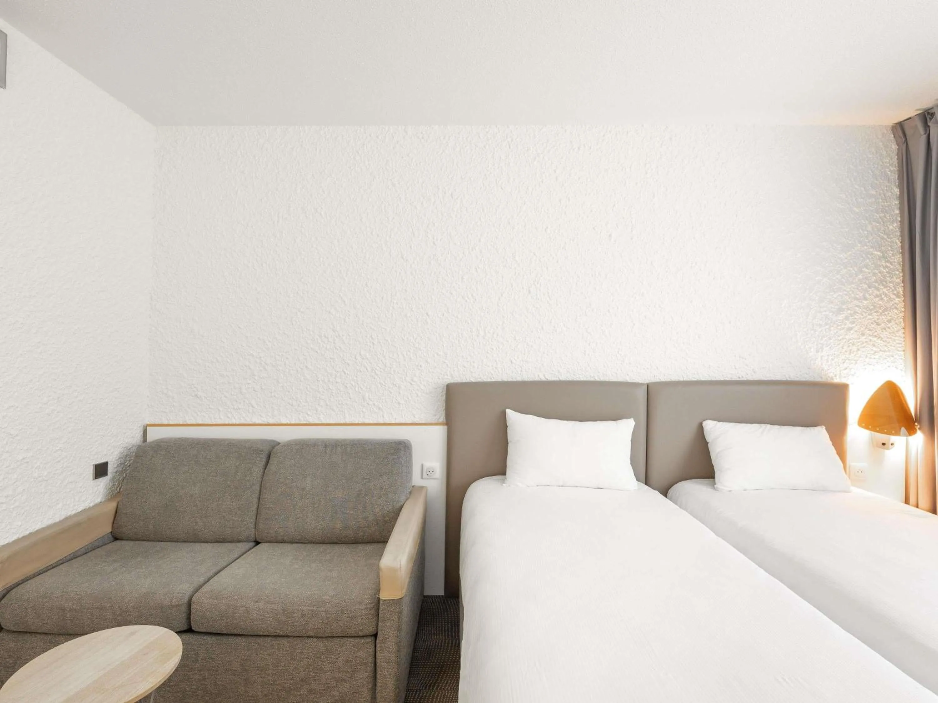 Bedroom, Bed in Novotel Macon Nord - Porte de Bourgogne