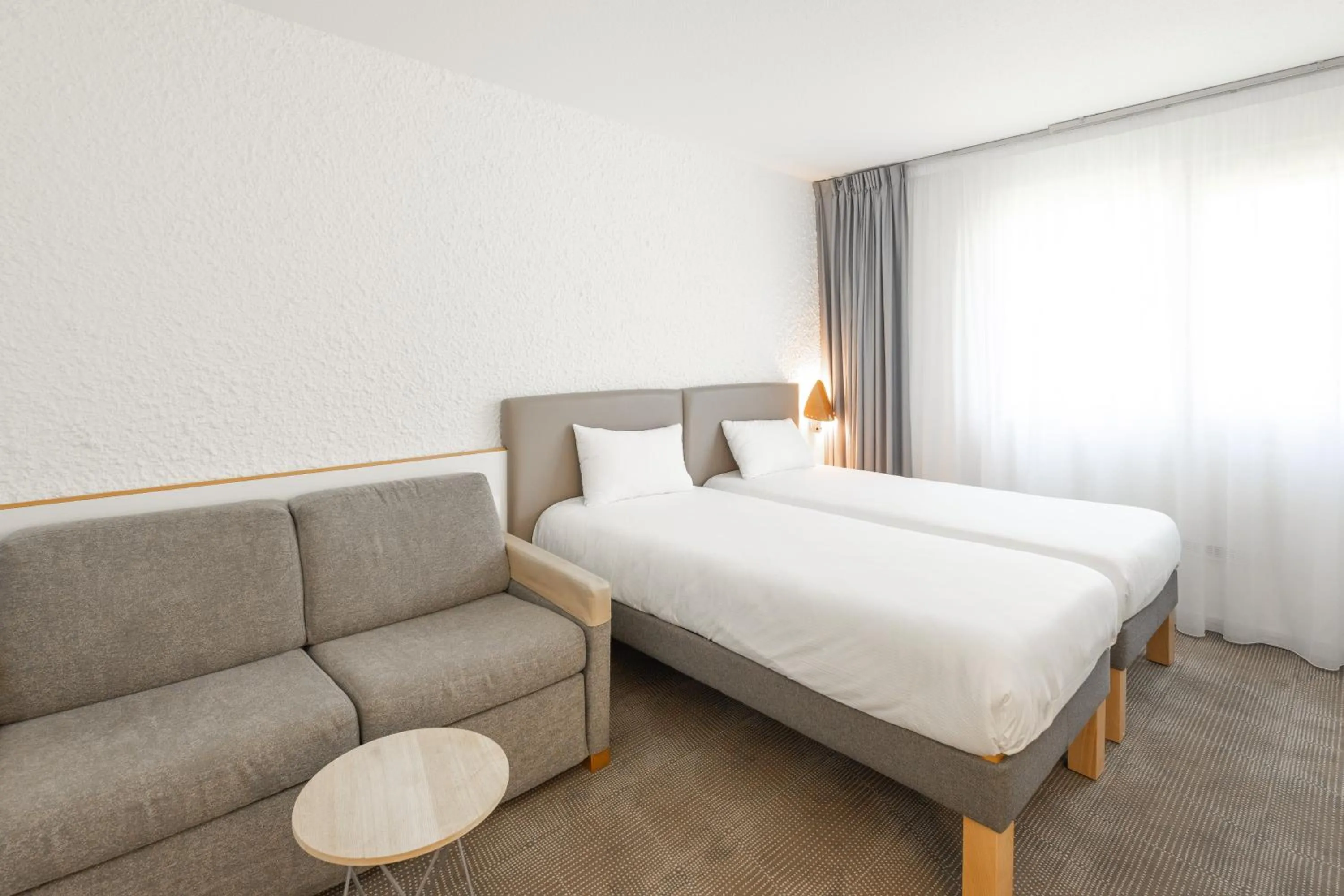 Bedroom, Bed in Novotel Macon Nord - Porte de Bourgogne